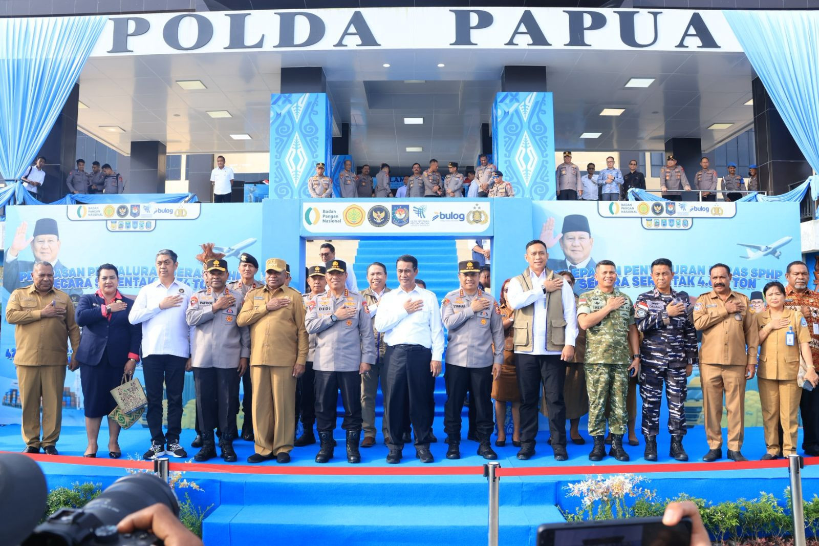 Polda Papua Salurkan 852 Ton Beras SPHP ke Enam Provinsi, Wakapolri Pastikan Stok Aman Jelang Natal dan Tahun Baru