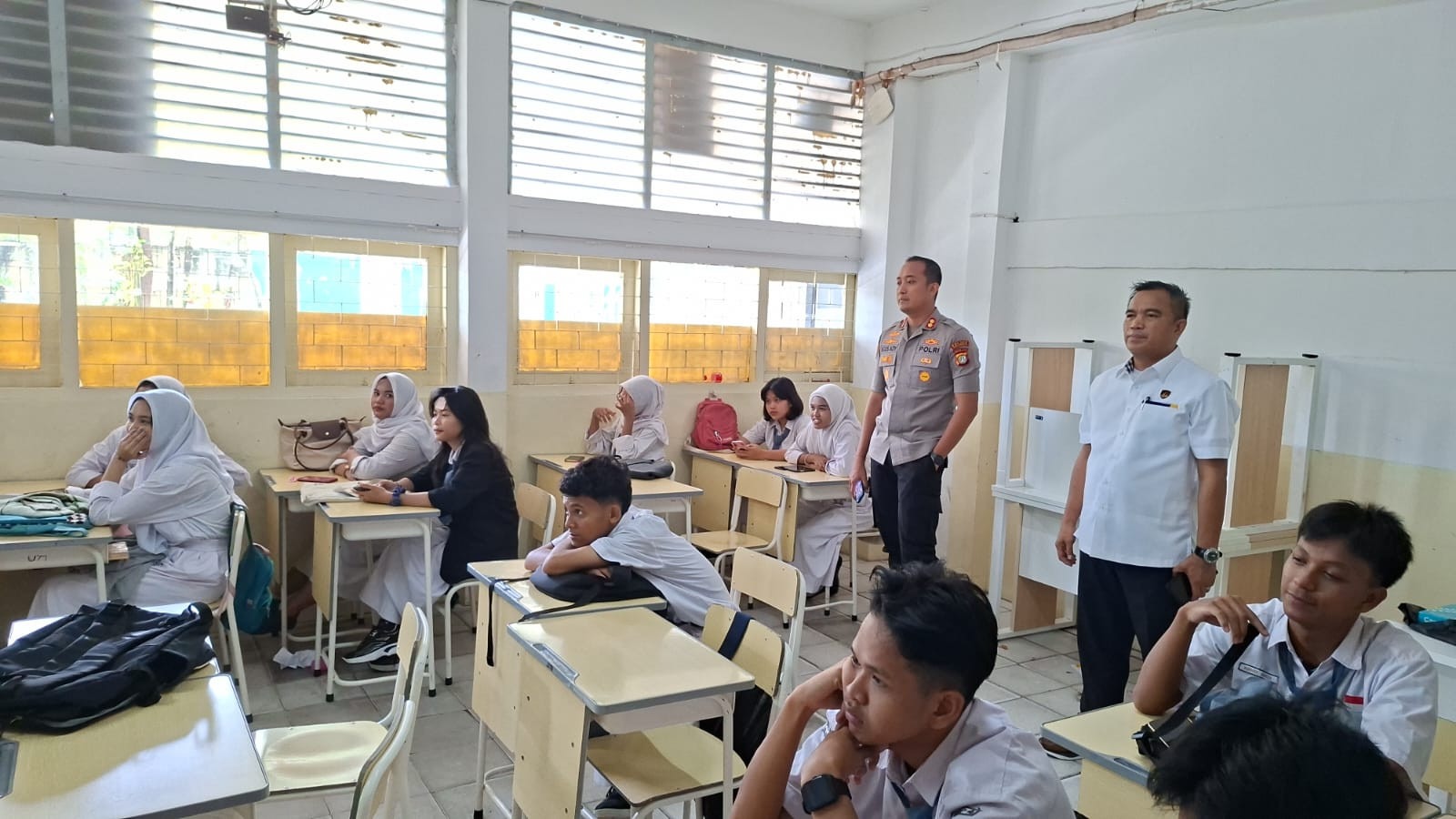 Jaga Jakarta : Polsek Metro Penjaringan Gelar Program Police Go To School di SMK Remaja Pluit