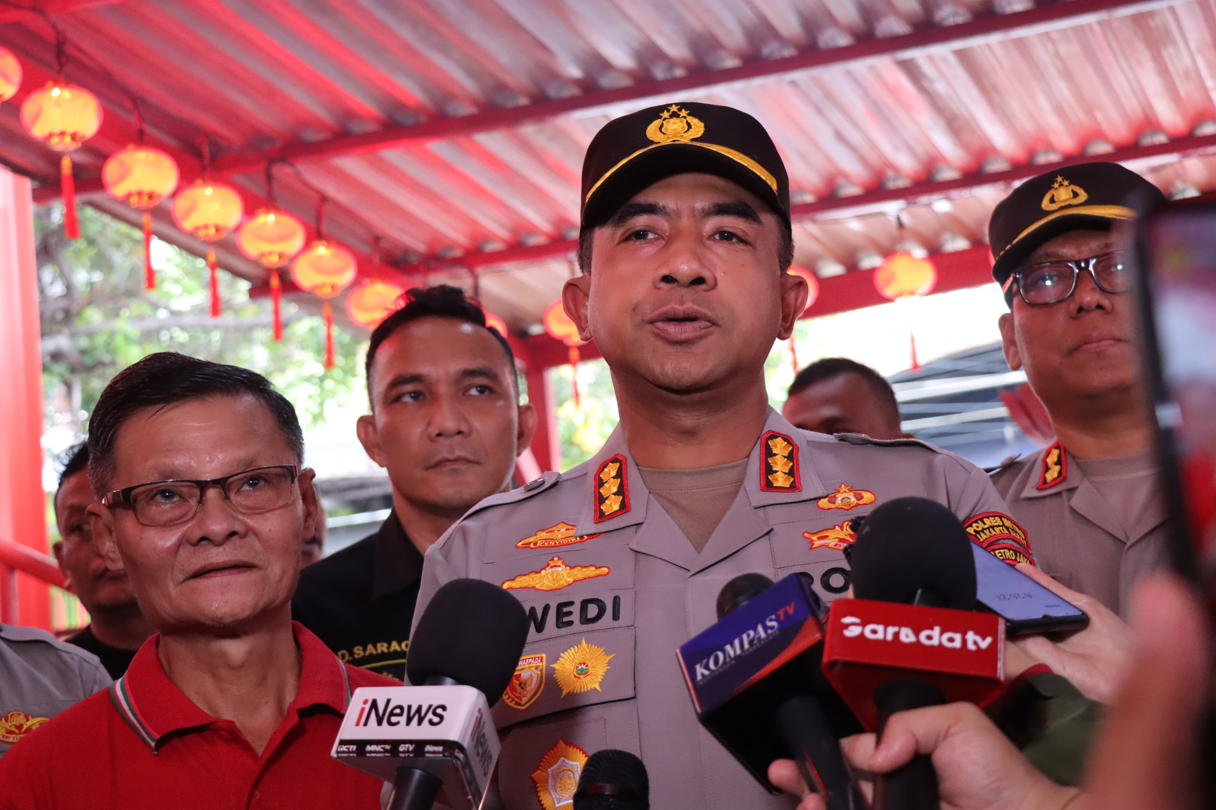 Kapolres Metro Jakarta Barat Tinjau Pengamanan Vihara Dharma Bakti Jelang Imlek