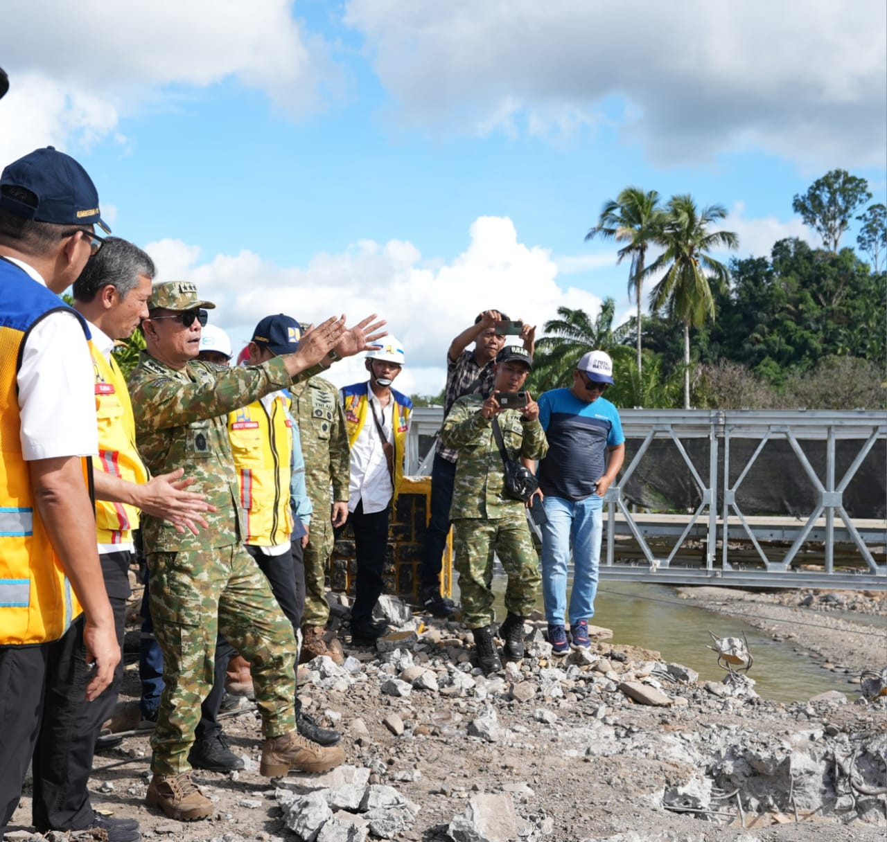 Wakil Ketua 1 Satgas PRR Letjen TNI Richard Tampubolon Tinjau Padang Sidimpuan dan Tapanuli Selatan Sumatera Utara.  Ada apa..?