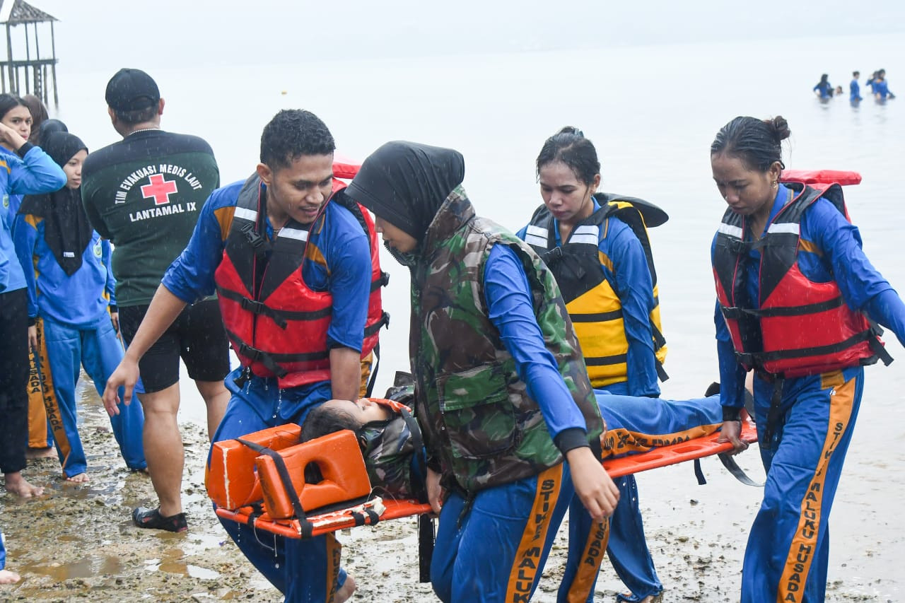 Kodaeral IX Ambon Beri Pelatihan Evakuasi Medis Laut Kepada Mahasiswa S1 Keperawatan STIKES Maluku Husada