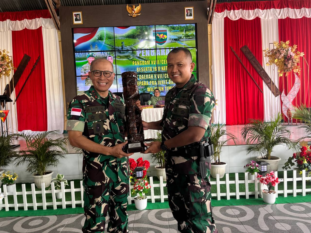 Personel Kodim Beserta Persit Terima Pengarahan Pangdam XVII/Cenderawasih