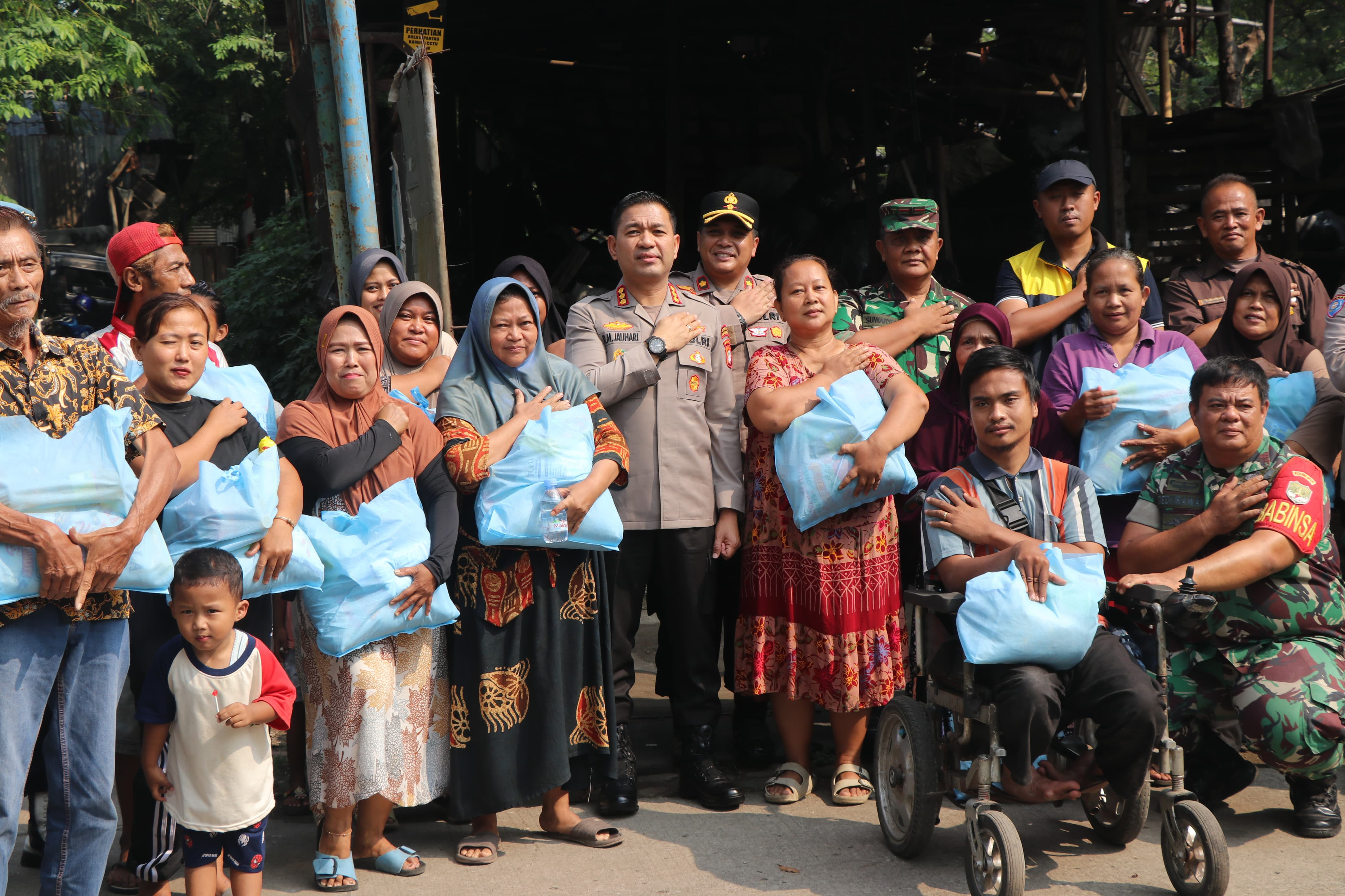 Turun Langsung Temui warga di Slum Area, Kapolres: Wujud Implementasi Jaga Warga di Kota Tangerang