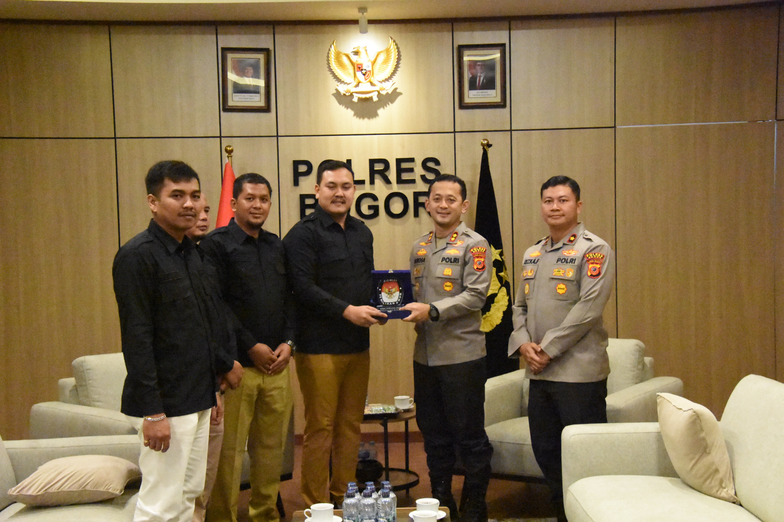 Kapolres Bogor Laksanakan Audiensi dengan Ketua KPU Kabupaten Bogor Bahas Sinergi Hadapi Perubahan Sistem Pemilu