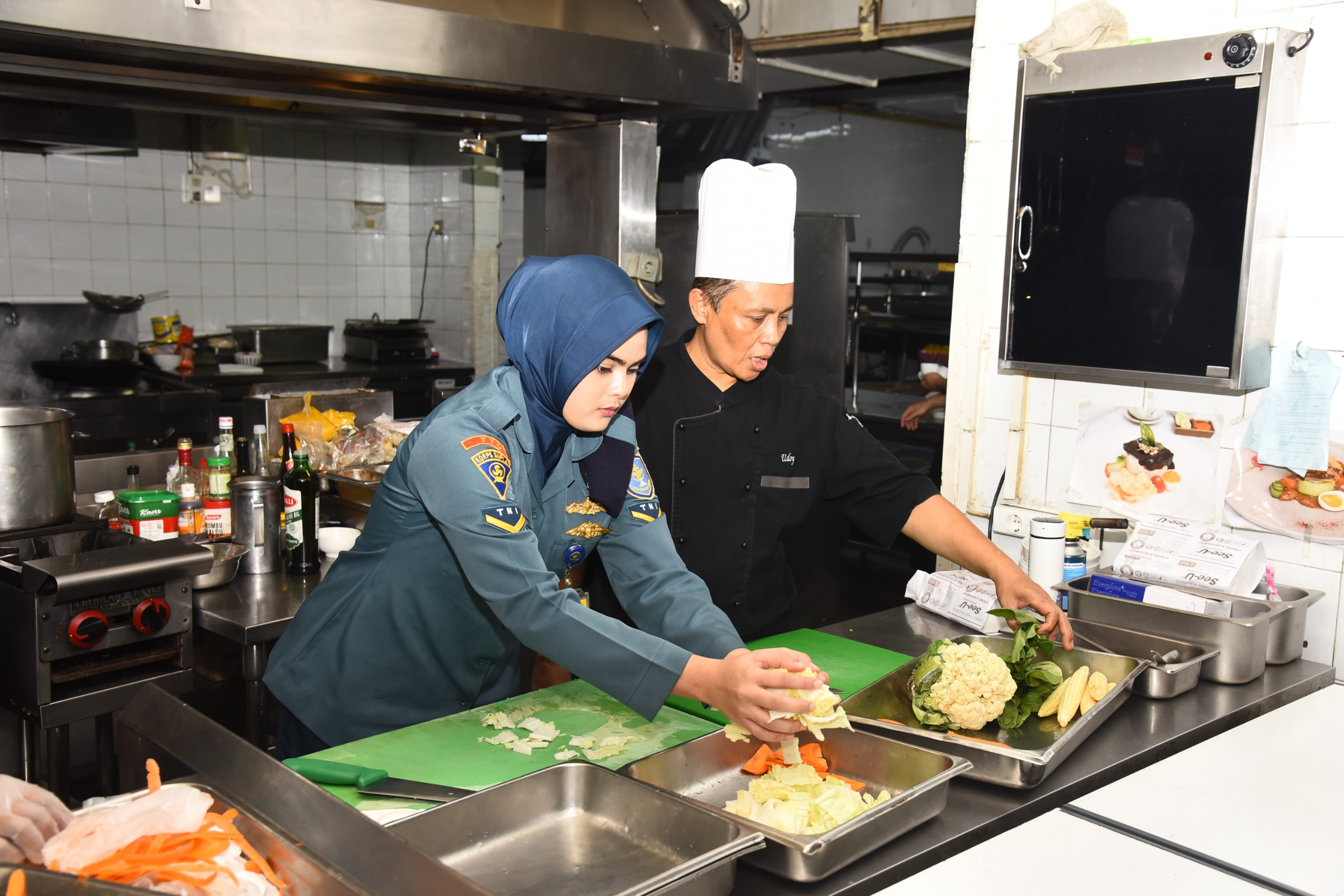 Tingkatkan Kemampuan, Juru Masak KRI Jajaran Kolinlamil Ikuti Pelatihan