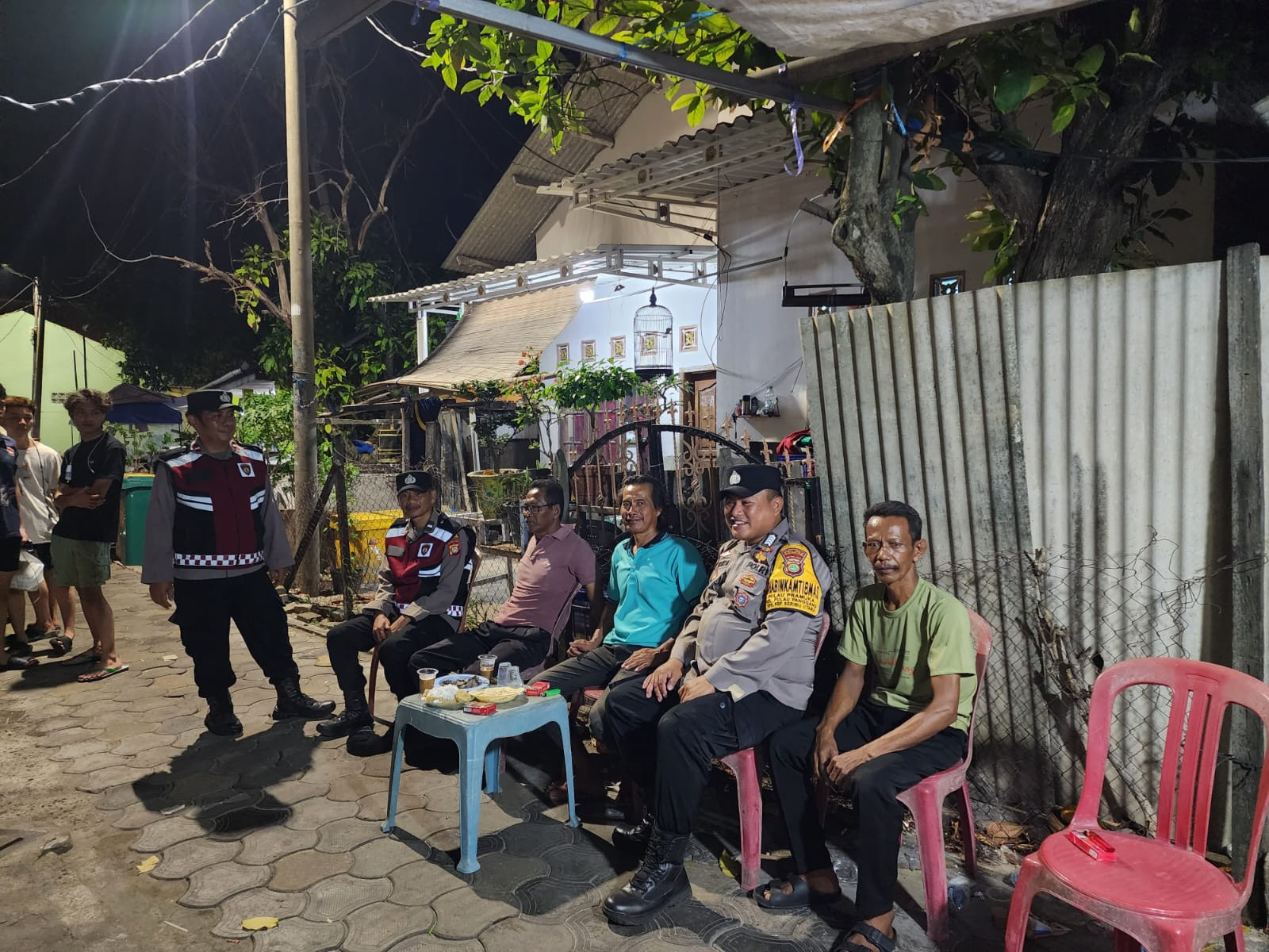 Jakarta On The Spot Dini Hari, Polsek Kepulauan Seribu Utara Tingkatkan Patroli Dialogis dan Sosialisasi Layanan Polisi 110