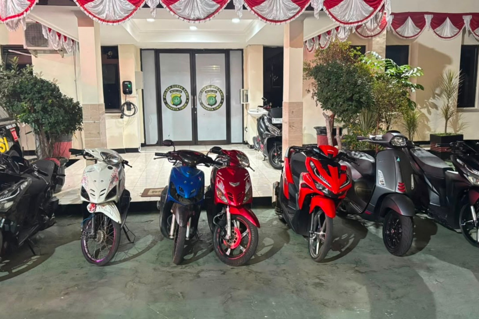 Brimob Polda Metro Jaya Bubarkan Balap Liar, Tujuh Motor Diamankan di Duren Sawit