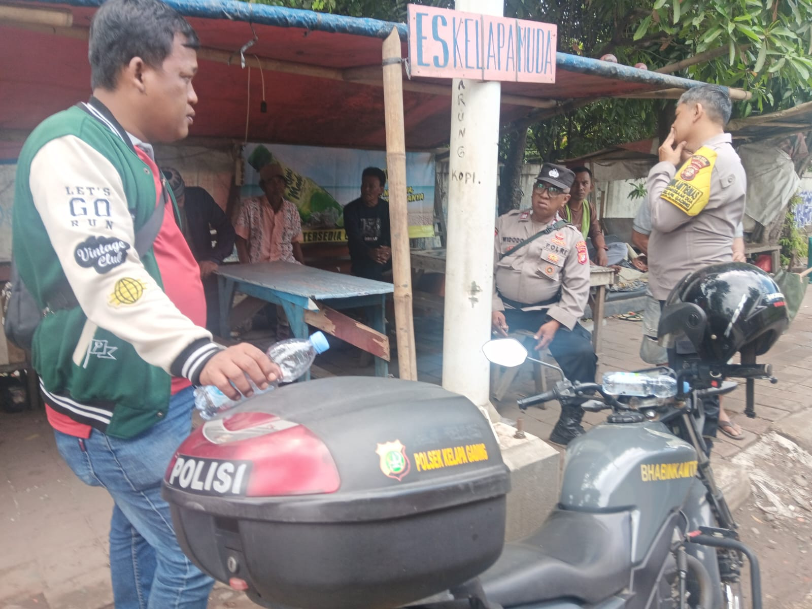 Polsek Kelapa Gading Tindaklanjuti Laporan  Warga Melalui Hotline 110, Soal Sekelompok Orang di Pegangsaan Dua