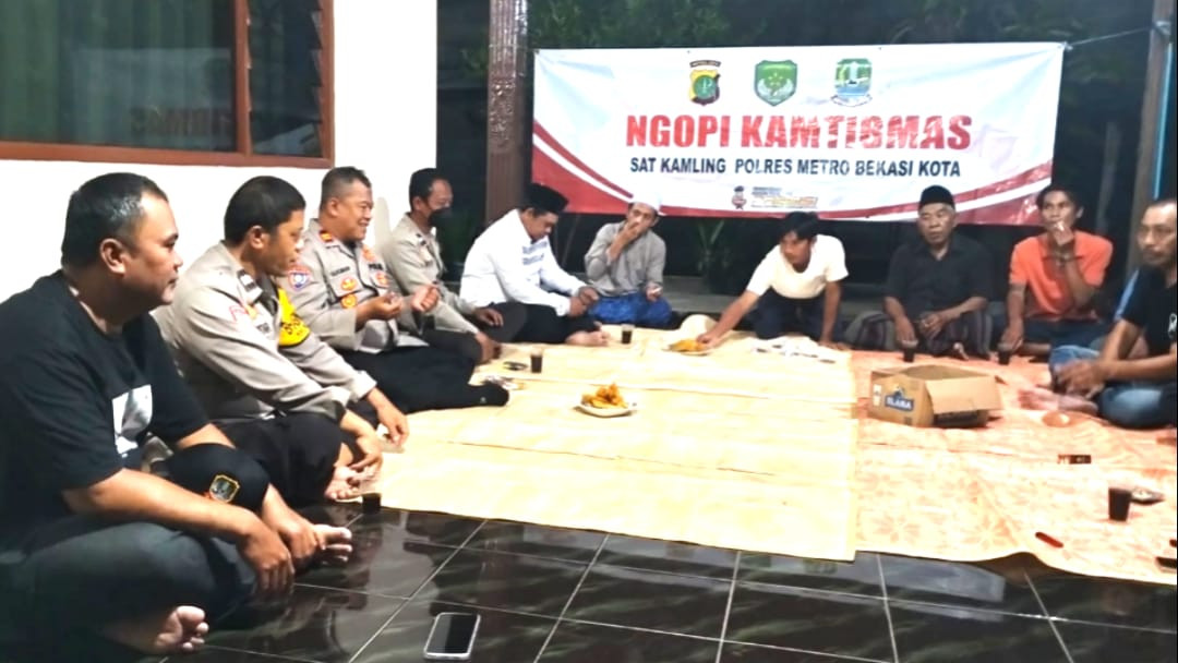 Ngopi Kamtibmas Polsek Bekasi Selatan, Warga Pekayon Jaya Apresiasi Kehadiran Polisi di Pos Siskamling