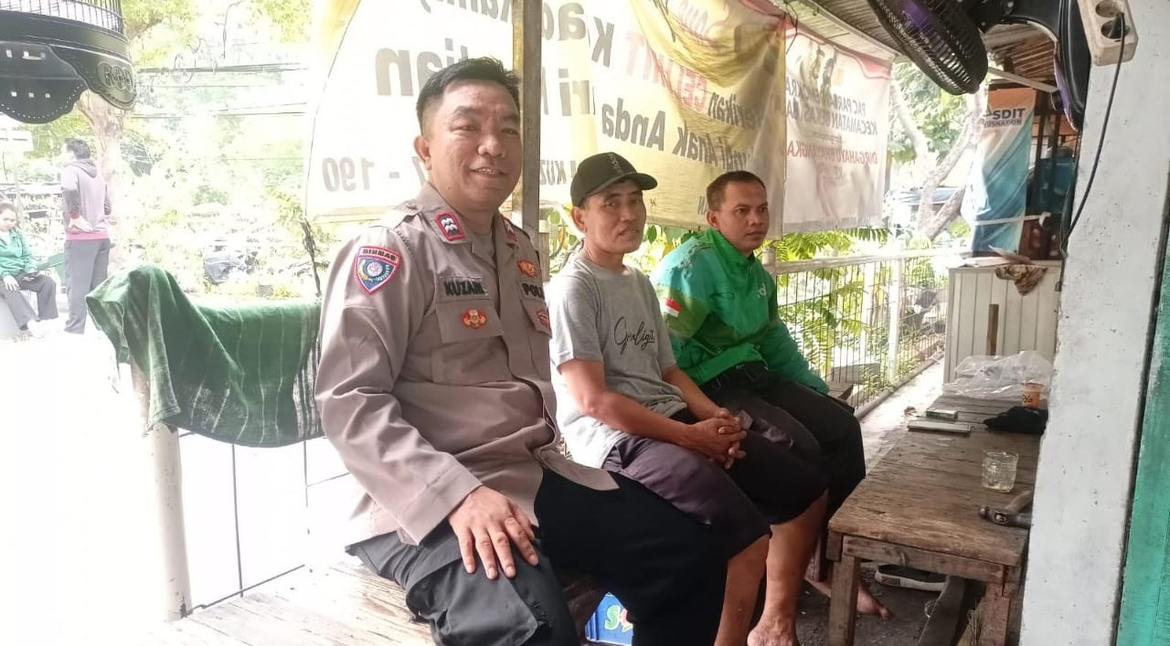 Perkuat Kemitraan Warga, Bhabinkamtibmas Kotabaru Patroli dan Sambang di Limau Raya