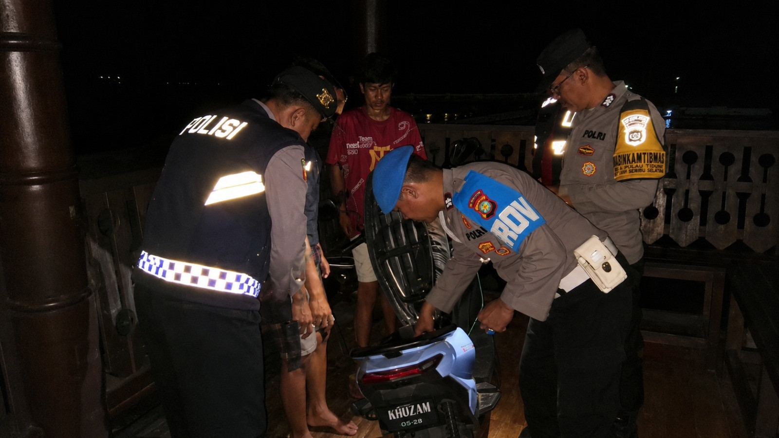 Patroli Malam Jakarta On The Spot, Polsek Kepulauan Seribu Selatan Ingatkan Warga Pentingnya Layanan Polisi 110