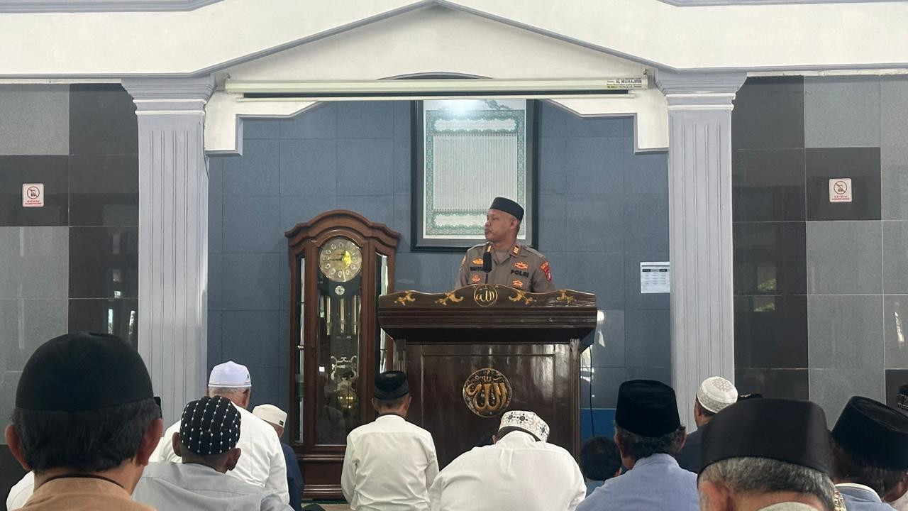 Jaga Jakarta On The Spot Kapolsek Bekasi Barat Sampaikan Pesan Kamtibmas Usai Sholat Jumat, Ajak Warga Cegah Tawuran dan Hindari Judi Online