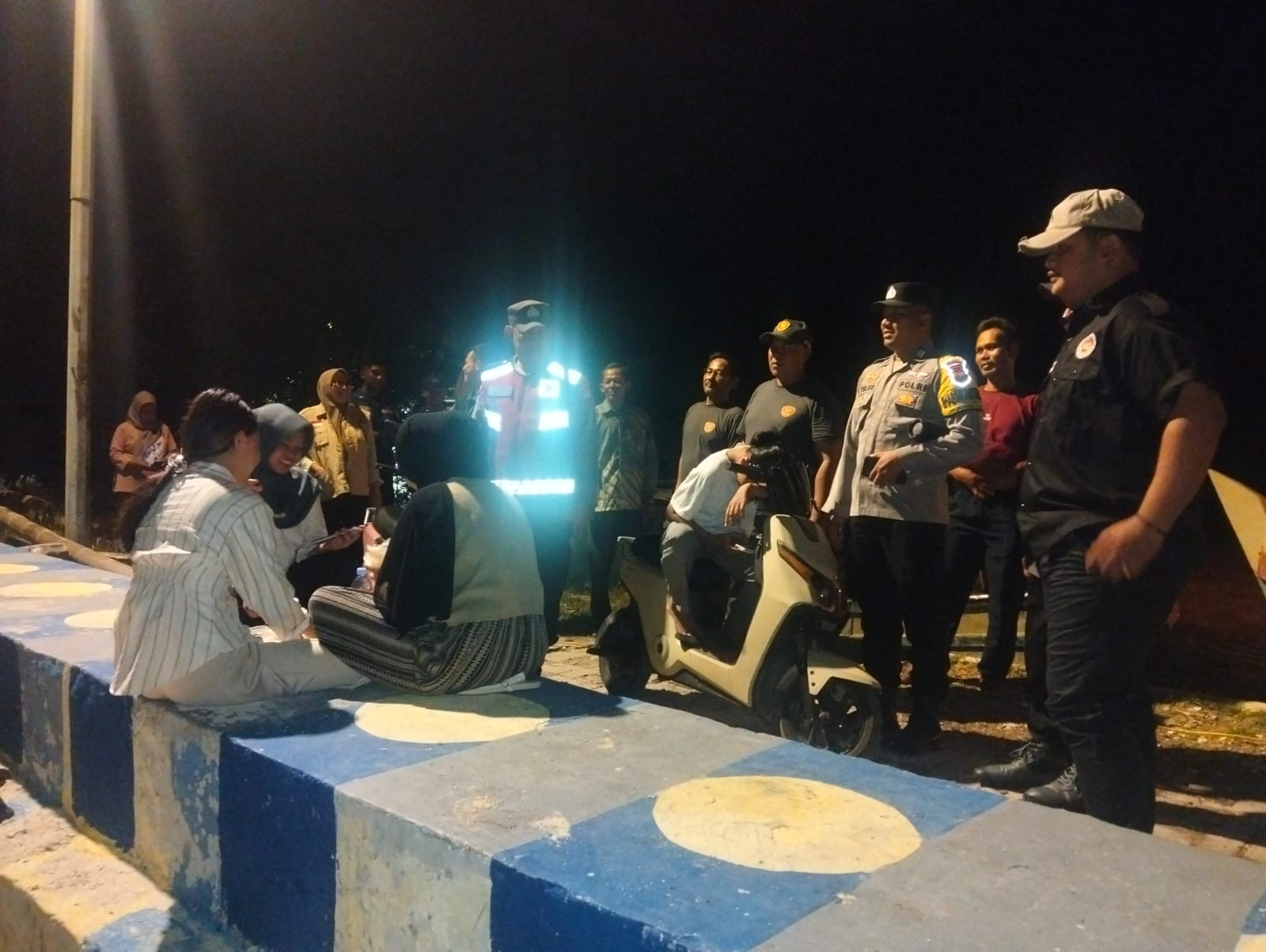 Patroli Malam Gabungan di Kepulauan Seribu Selatan, Polisi Ajak Warga Aktif Jaga Keamanan Lingkungan