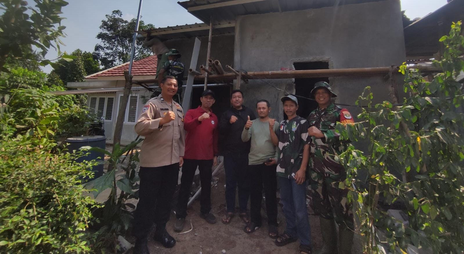 Tiga Pilar Kelurahan Mustikasari Bersinergi Bedah Rumah Warga Lewat Program TMMD