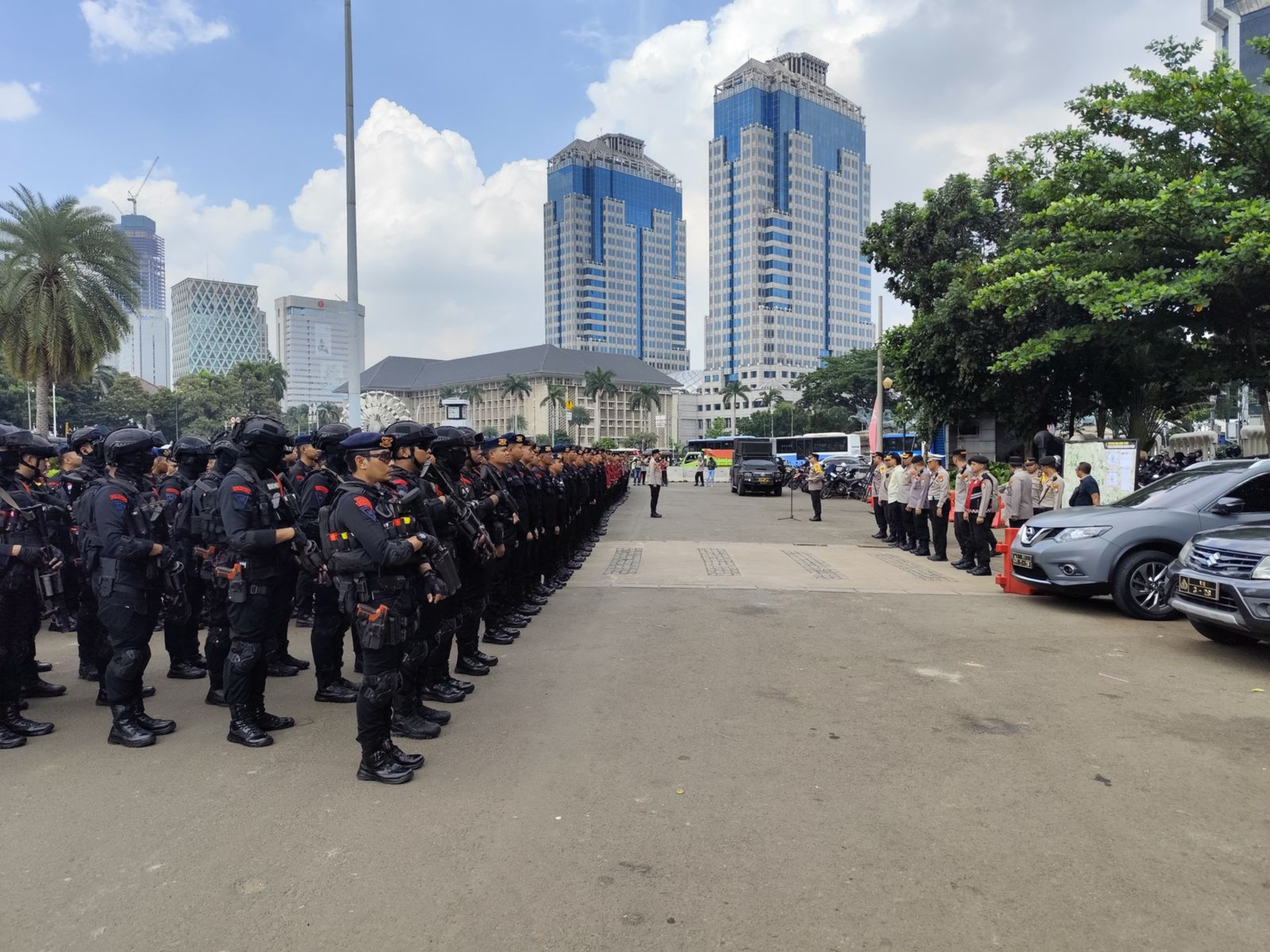 Brimob Polda Metro Jaya Amankan Aksi Bela Palestina di Sekitar Kedubes AS
