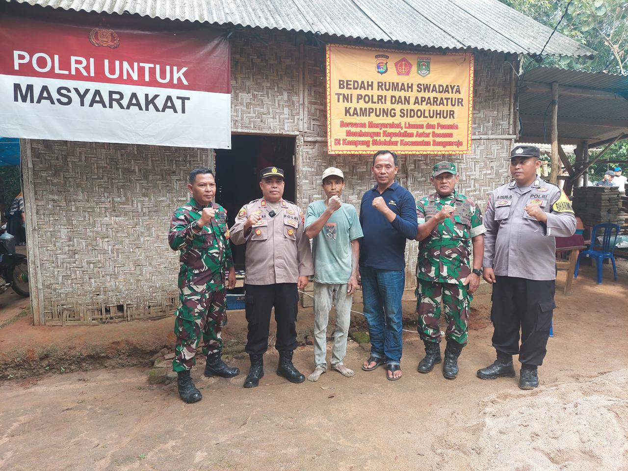 Rumah Reyot Diganti Harapan Baru, TNI-Polri dan Warga Bangun Tempat Tinggal Layak untuk Keluarga Buruh di Sidoluhur