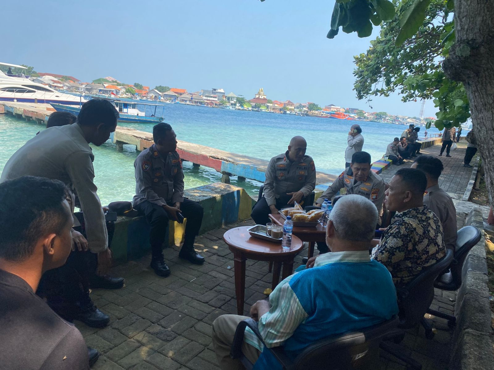 Kapolres Kepulauan Seribu Gelar Jumat Curhat di Pulau Kelapa, Ajak Warga Jaga Kamtibmas dan Perangi Premanisme