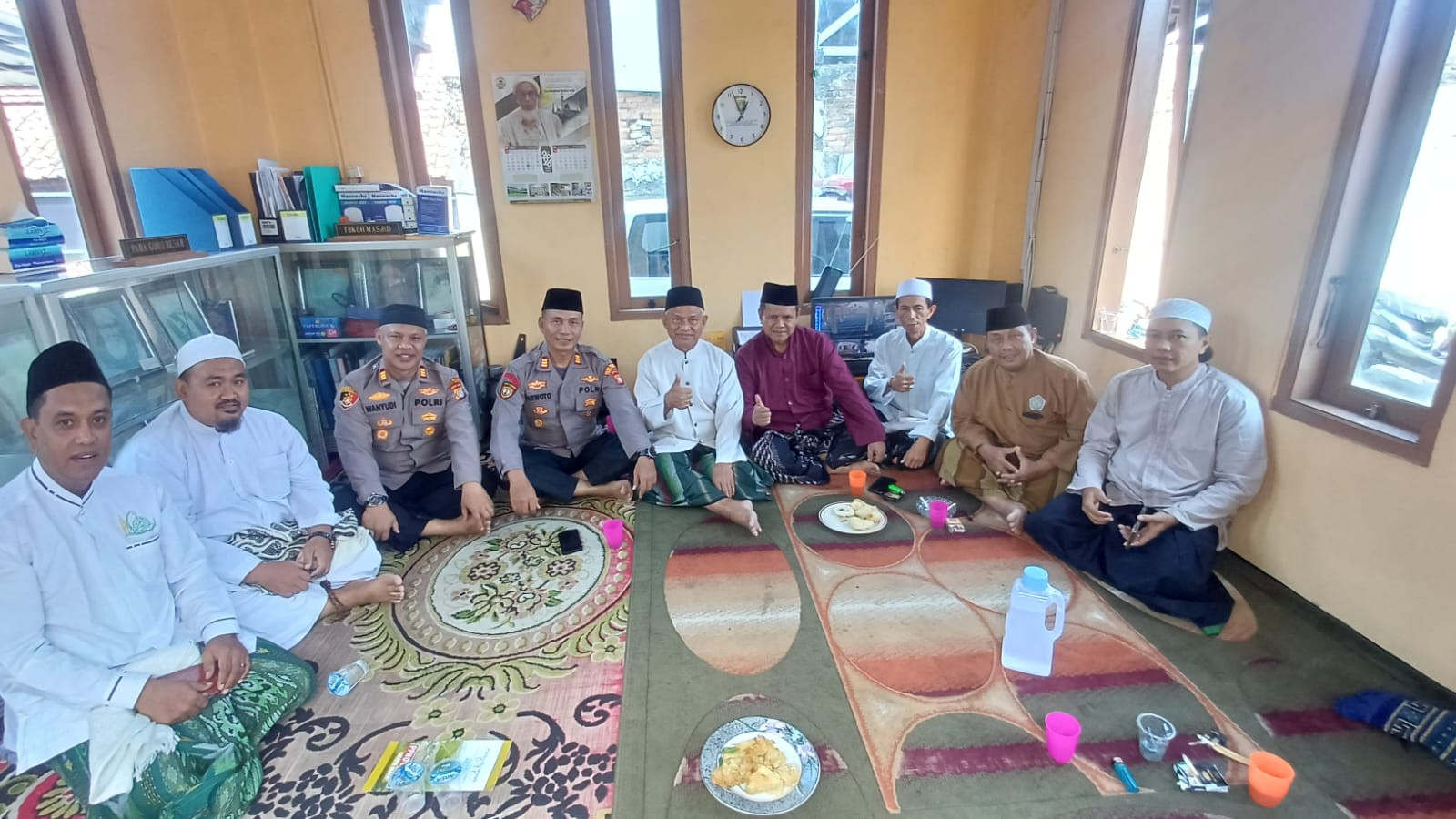 Jaga Jakarta On The Spot, Kapolsek Bekasi Barat Sampaikan Pesan Kamtibmas Usai Sholat Jumat di Masjid An Nur