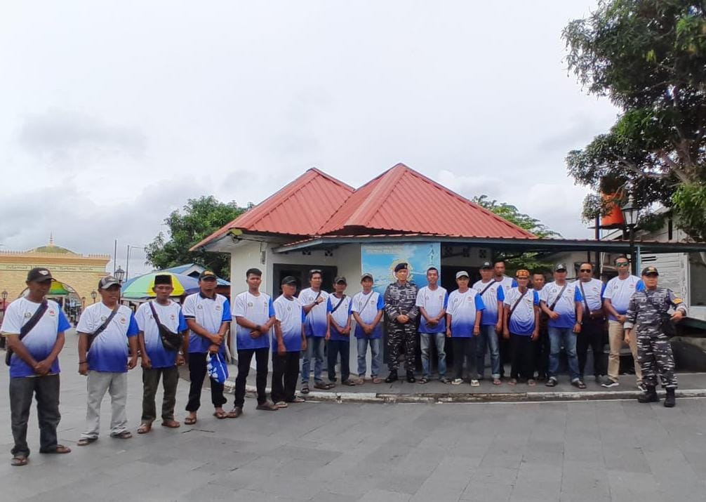 Bentuk Kepedulian Danlanal Bintan Kepada Pengemudi Bentor di Pulau Penyengat