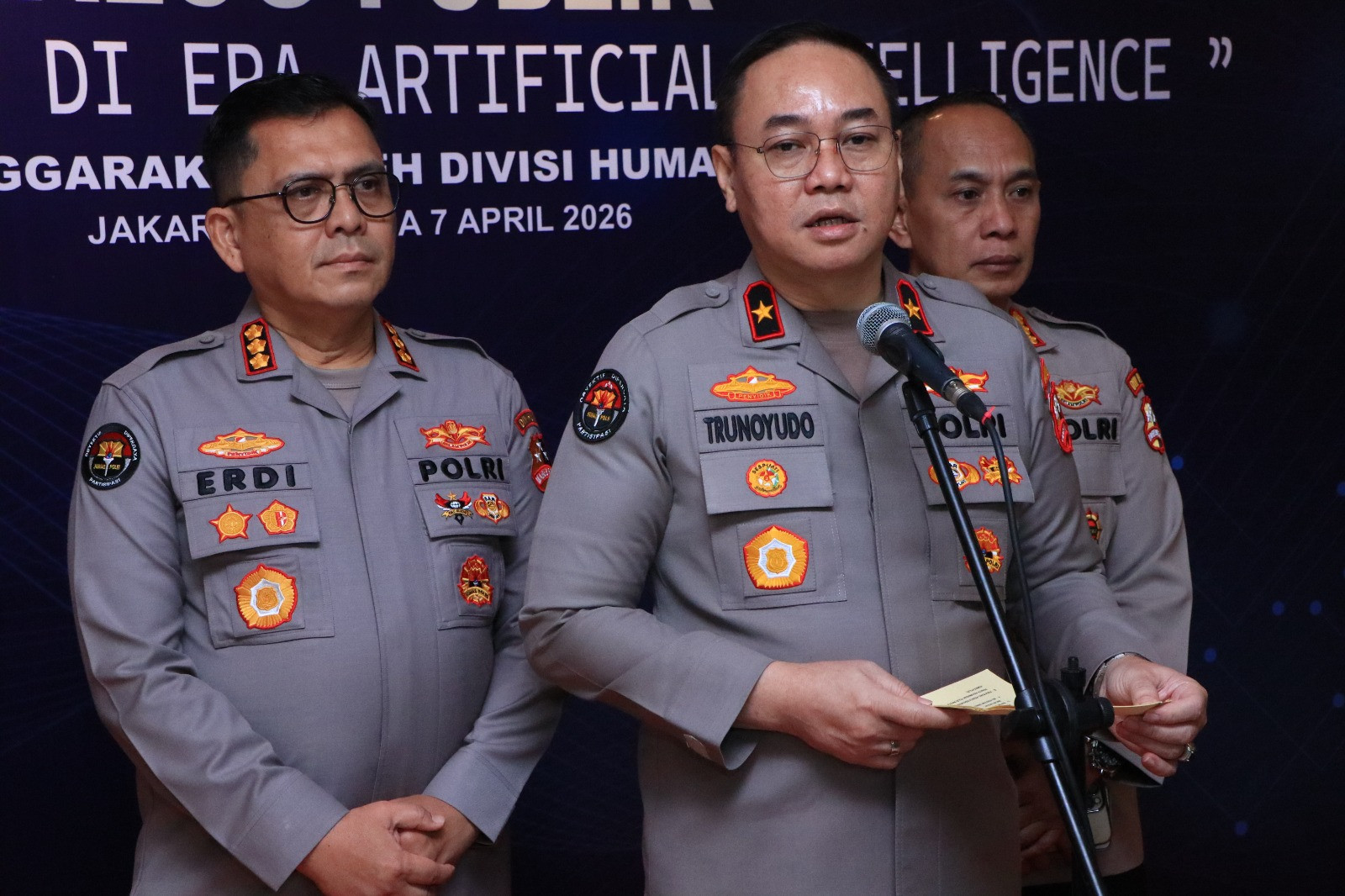 Divhumas Polri Gelar Dialog Publik Bahas Tantangan Hukum di Era Artificial Intelligence