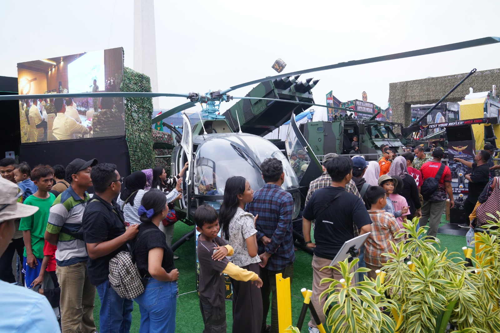 TNI Gelar Pameran Alutsista Tiga Matra di Silang Monas