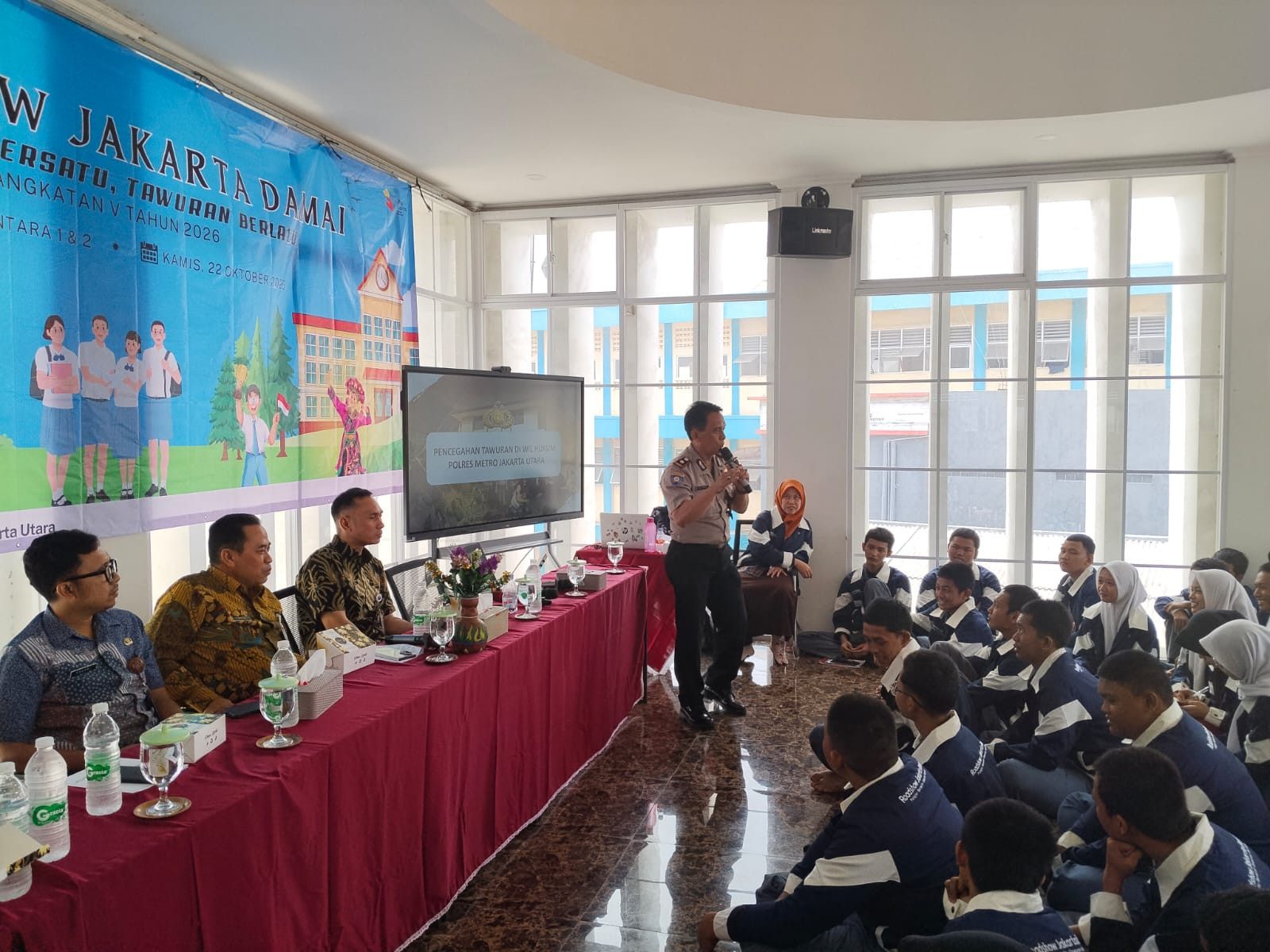 Polsek Koja Gelar Roadshow Jakarta Damai di SMK Koja, Polisi Ajak Pelajar Jaga Lingkungan dan Kerukunan
