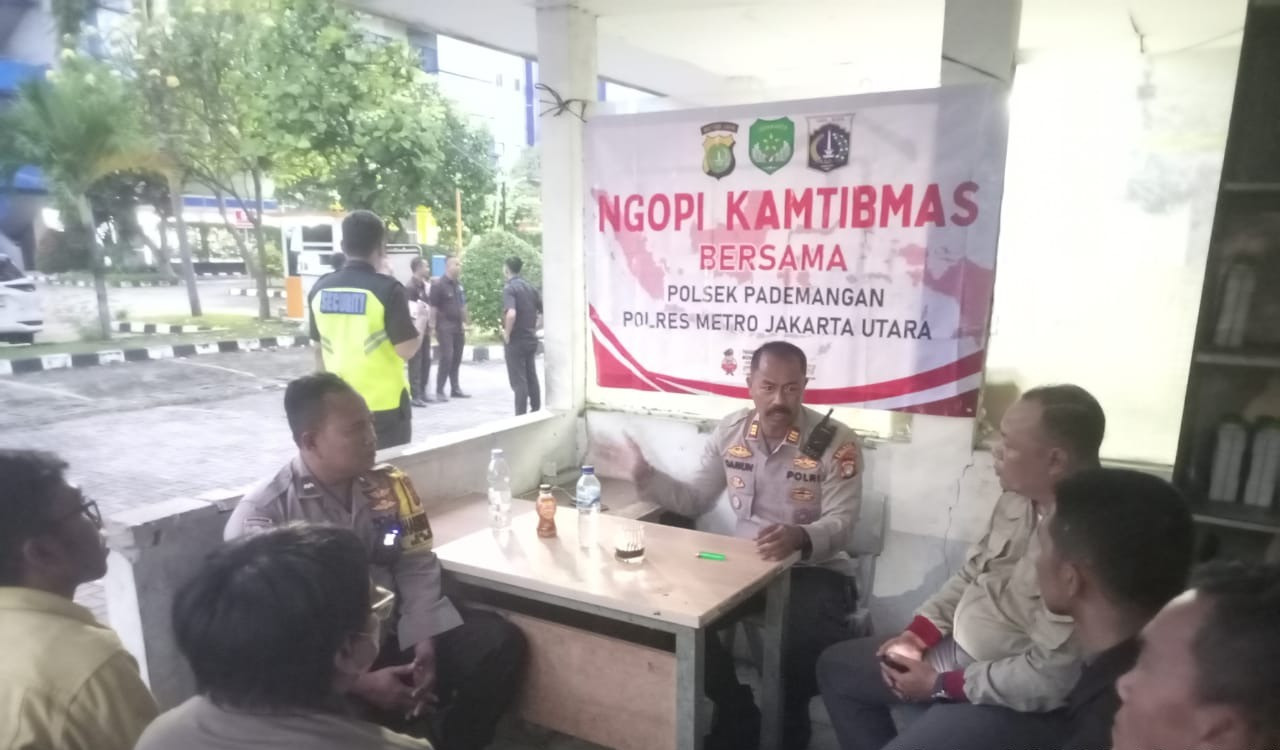 “Ngopi Kamtibmas”, Polsek Pademangan Dekatkan Diri dengan Warga Demi Keamanan Lingkungan