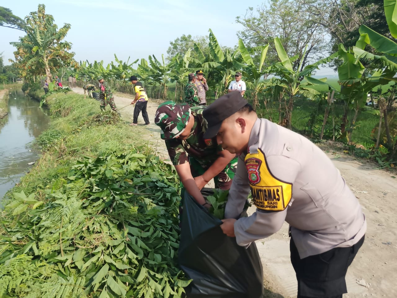Kapolsek Cabangbungin Gelar Bakti Teritorial Prima dalam Rangka HUT TNI Ke - 80 Tahun 2025 di Bekasi