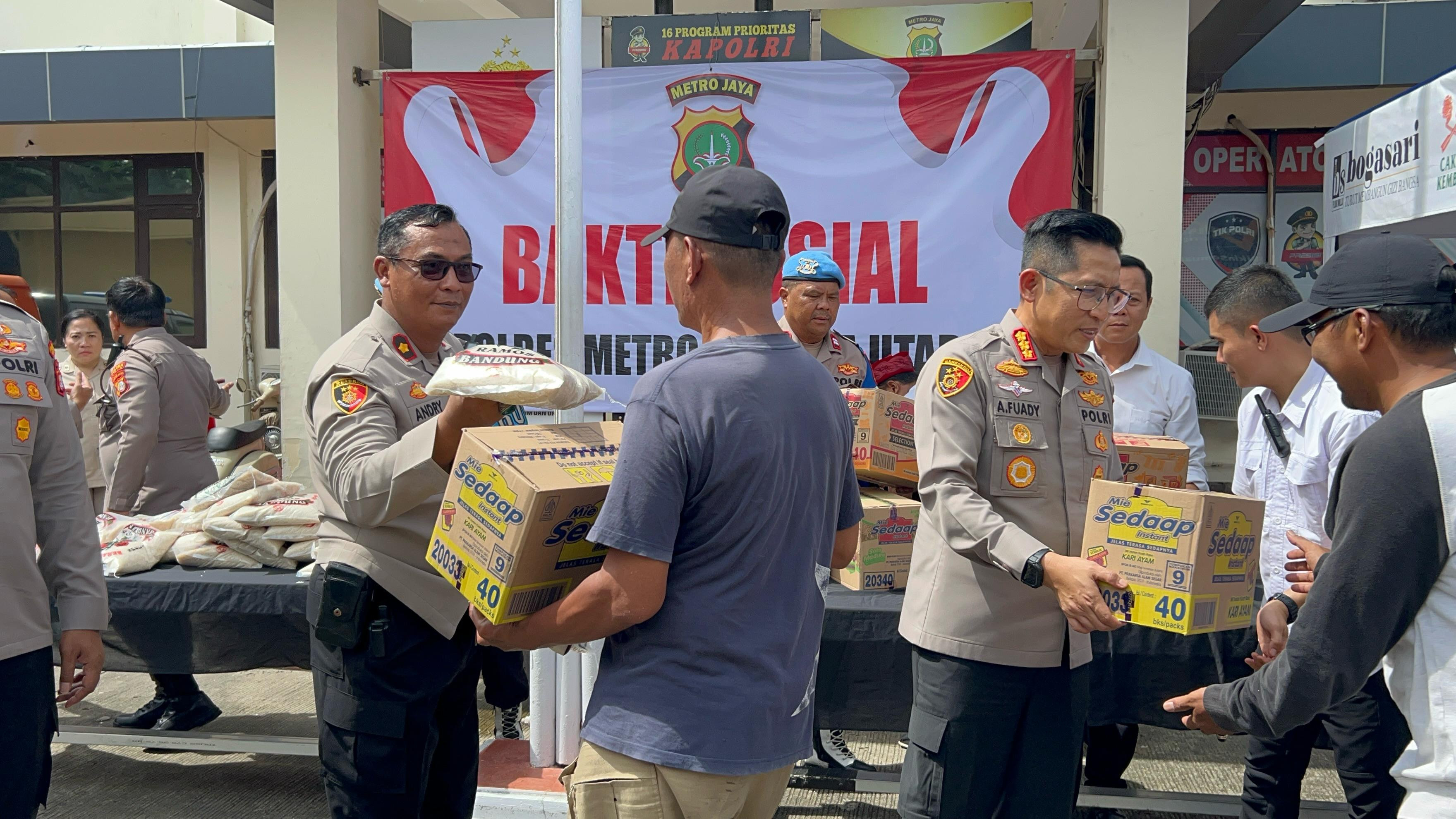 Jelang Ramadhan, Kapolres Metro Jakarta Utara Gelar Bakti Sosial di Polsek Koja