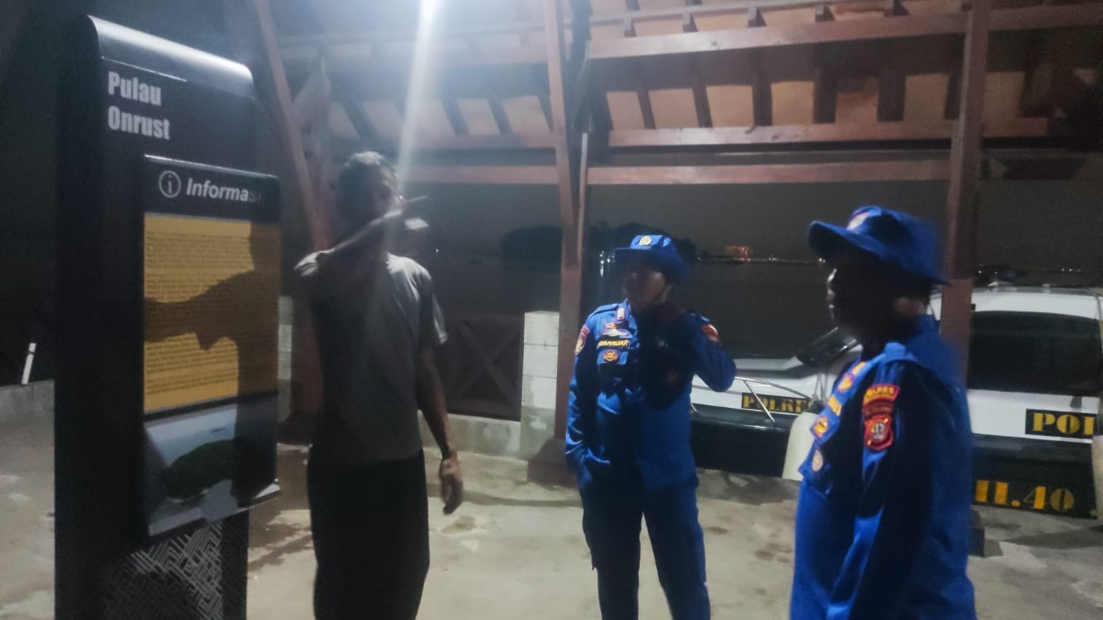 Patroli Malam Satpolairud Polres Kepulauan Seribu Antisipasi Tindak Kejahatan dan Sosialisasikan Call Center 110