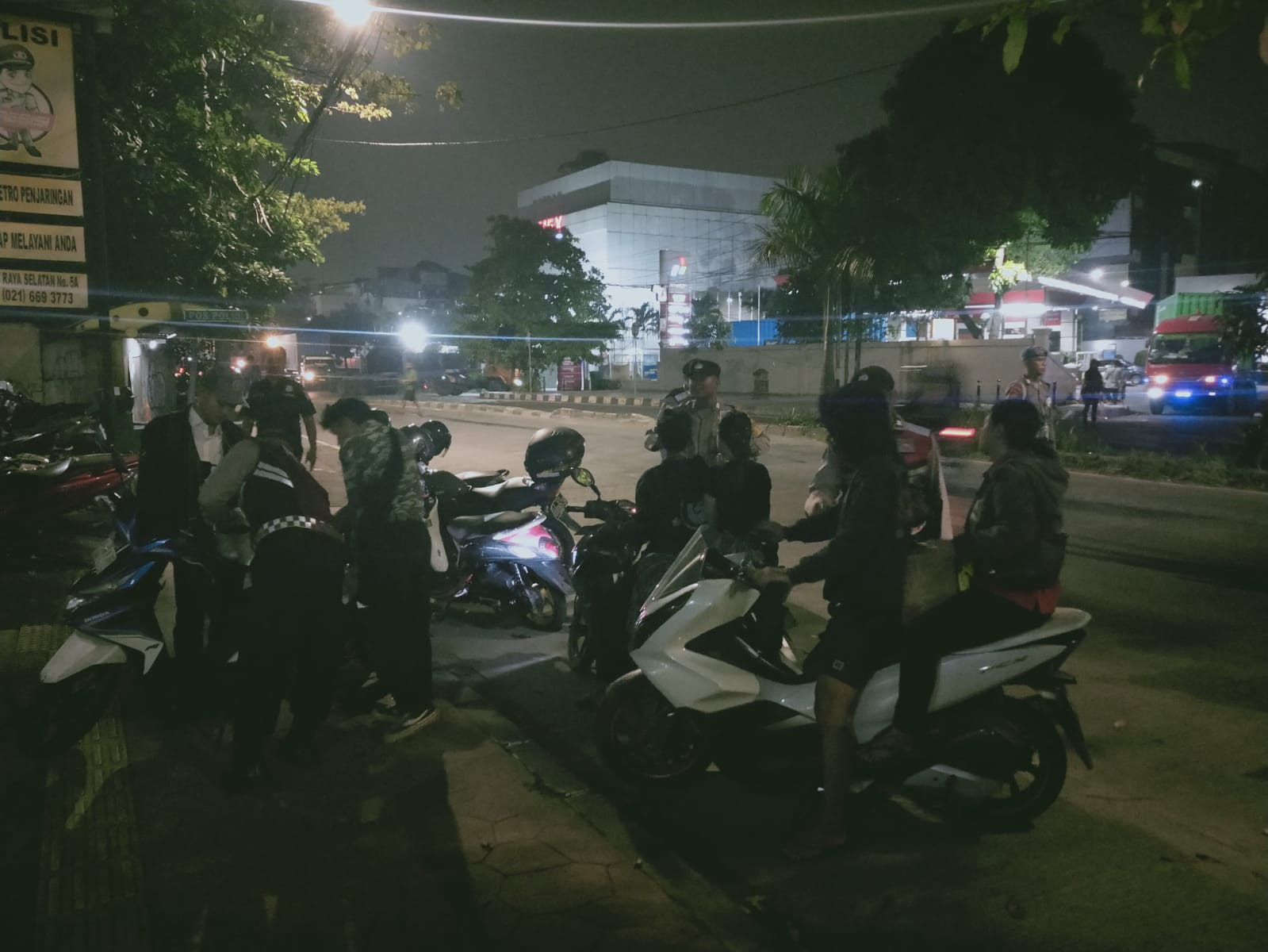 Jaga Jakarta, Jaga Lingkungan: KRYD Polsek Metro Penjaringan Sisir Titik Rawan Tawuran dan Kejahatan Jalanan, Dua Motor Diamankan