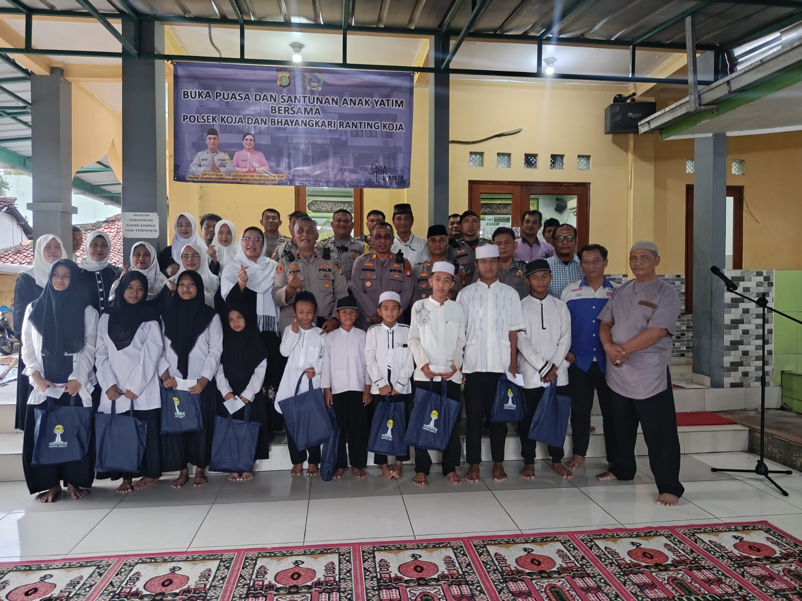 Polsek Koja Gelar Buka Puasa Bersama dan Santuni Anak Yatim di Masjid Baitul Harisin