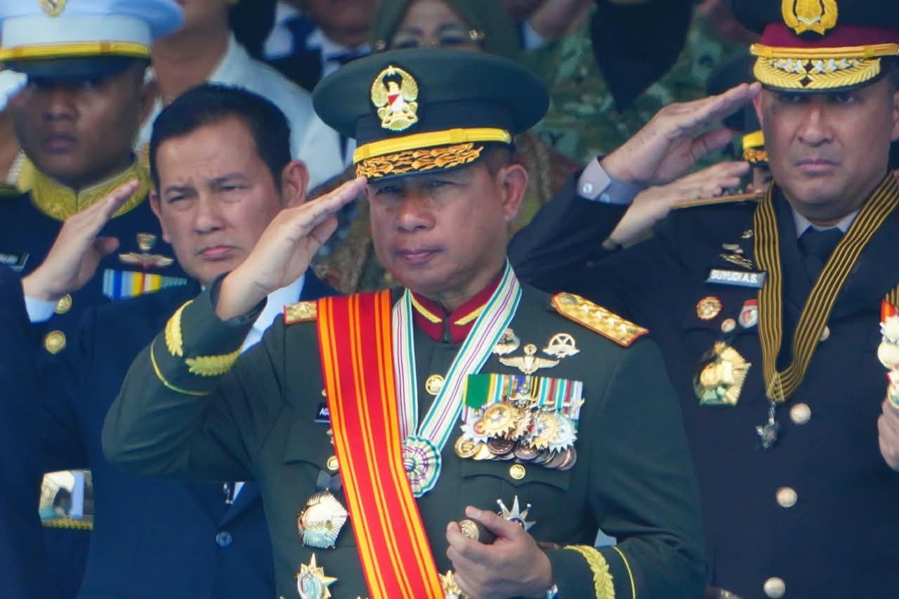 Penuh Khidmat, Panglima TNI Dampingi Presiden Prabowo Pimpin Upacara HUT ke-81 TNI Tahun 2026
