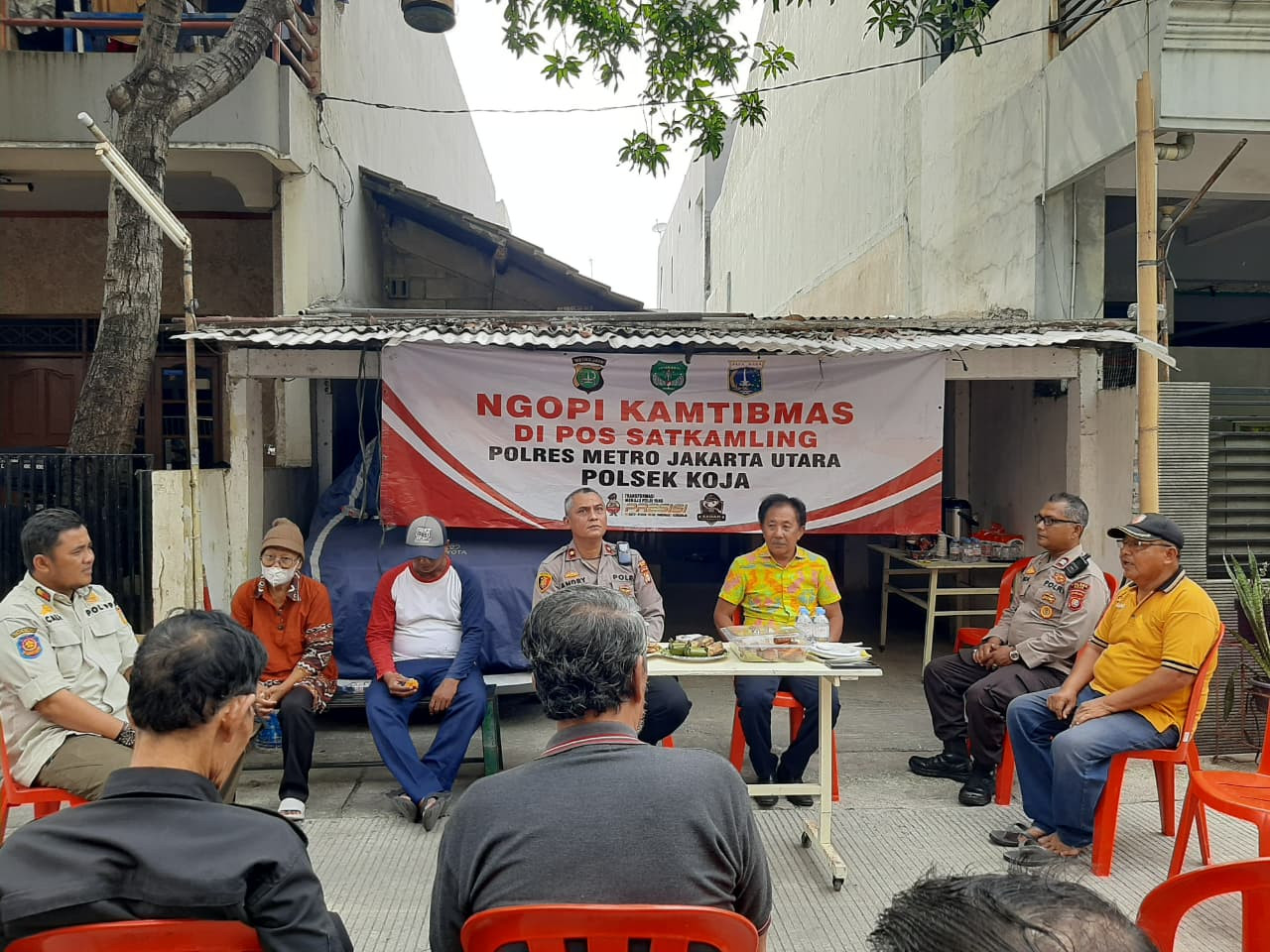 Jaga Jakarta Kapolsek Koja Ngopi Kamtibmas,  Ajak Warga Perkuat Keamanan Lingkungan