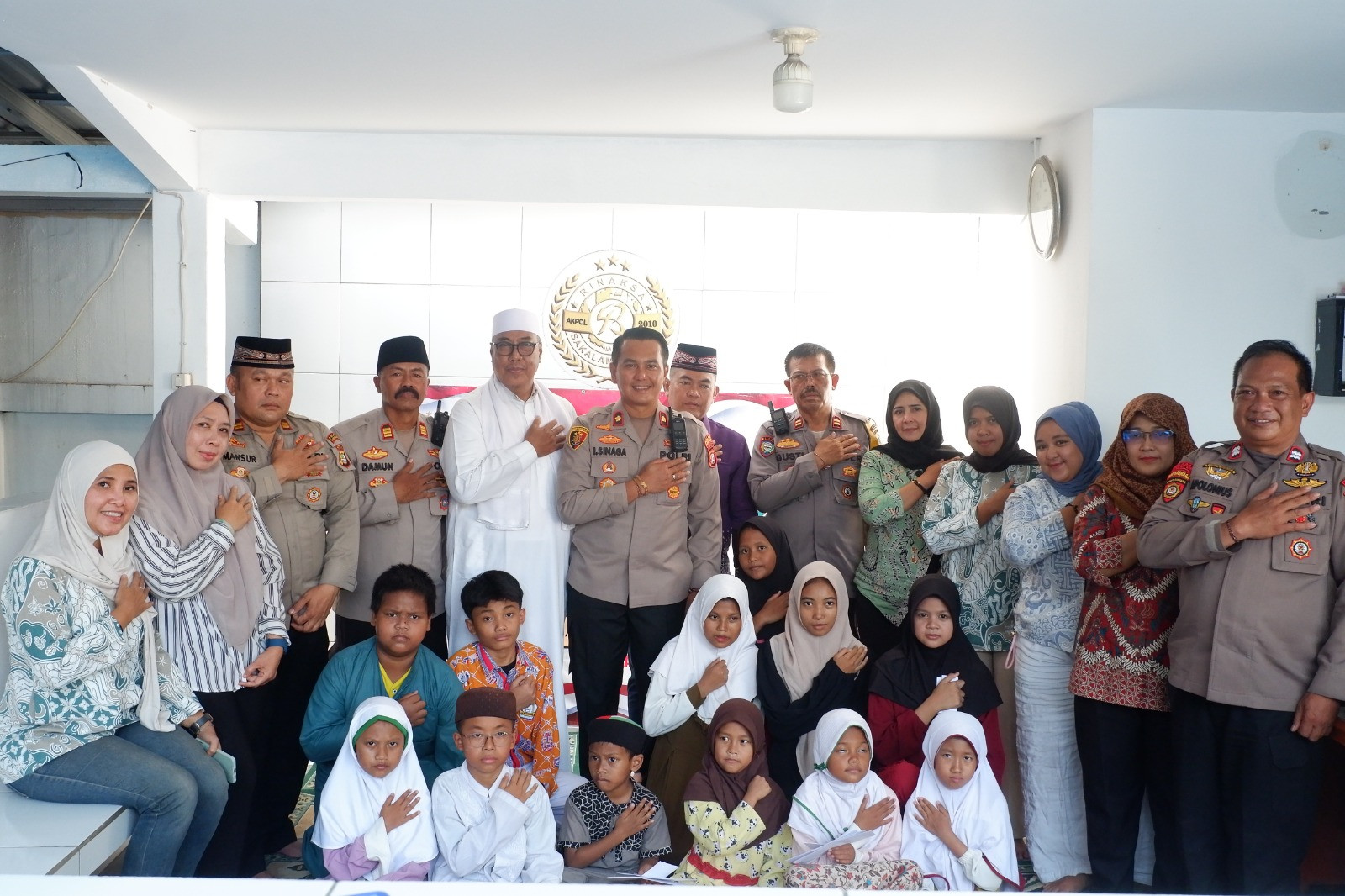 Kapolsek Pademangan Gelar Jumat Berkah dan Santunan untuk Anak Yatim serta Dhuafa