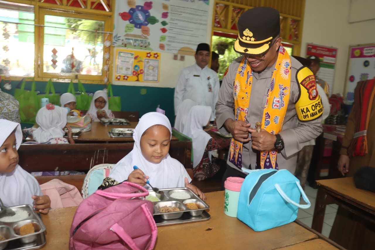 Kapolres Jaksel Tinjau SPPG Polri Pejaten, Pastikan Produksi Sesuai SOP Gizi Nasional