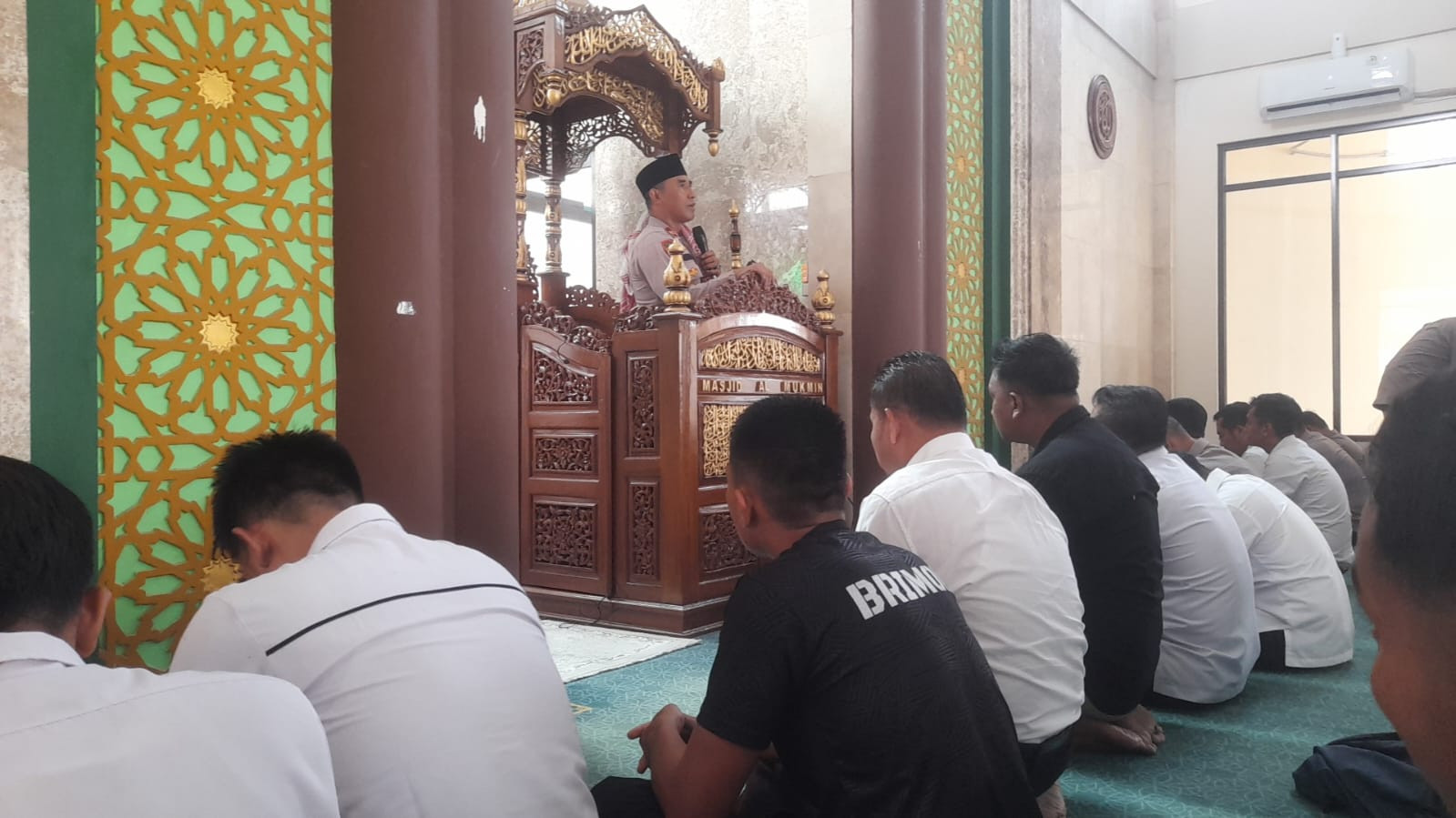 Kunci Pembuka Pintu Rezeki: Tausiyah Inspiratif Ustad Iptu H. Bonin Suhanda di Masjid Almukmin Polres Metro Bekasi Kota