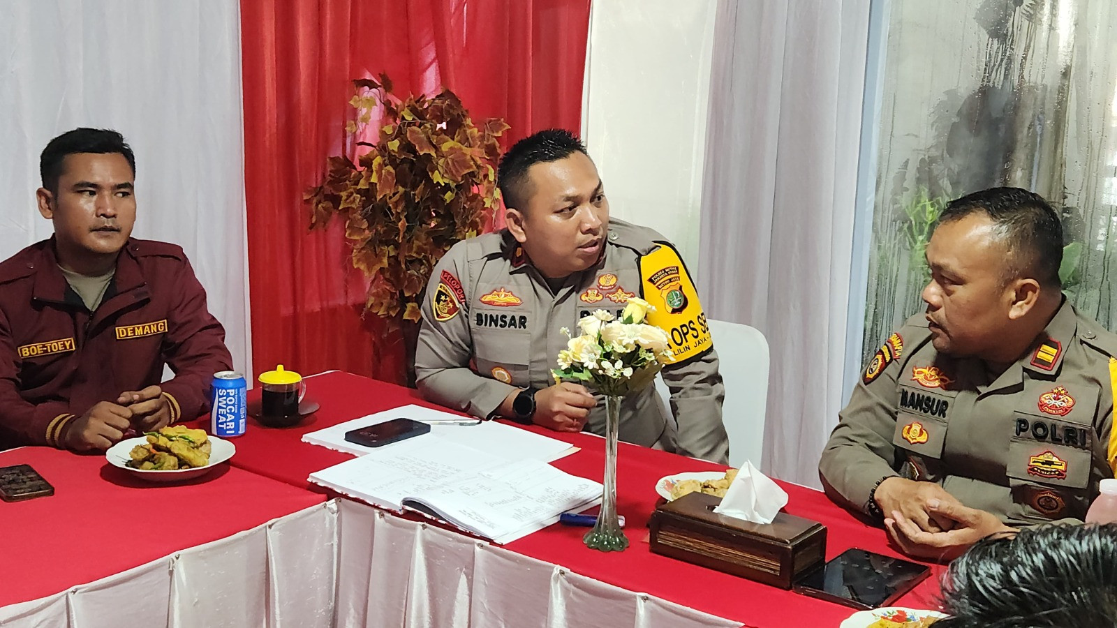 Kapolsek Pademangan Pimpin Evaluasi Kesiapan Pospam Bintang Mas Demi Keamanan Natal dan Tahun Baru 2024