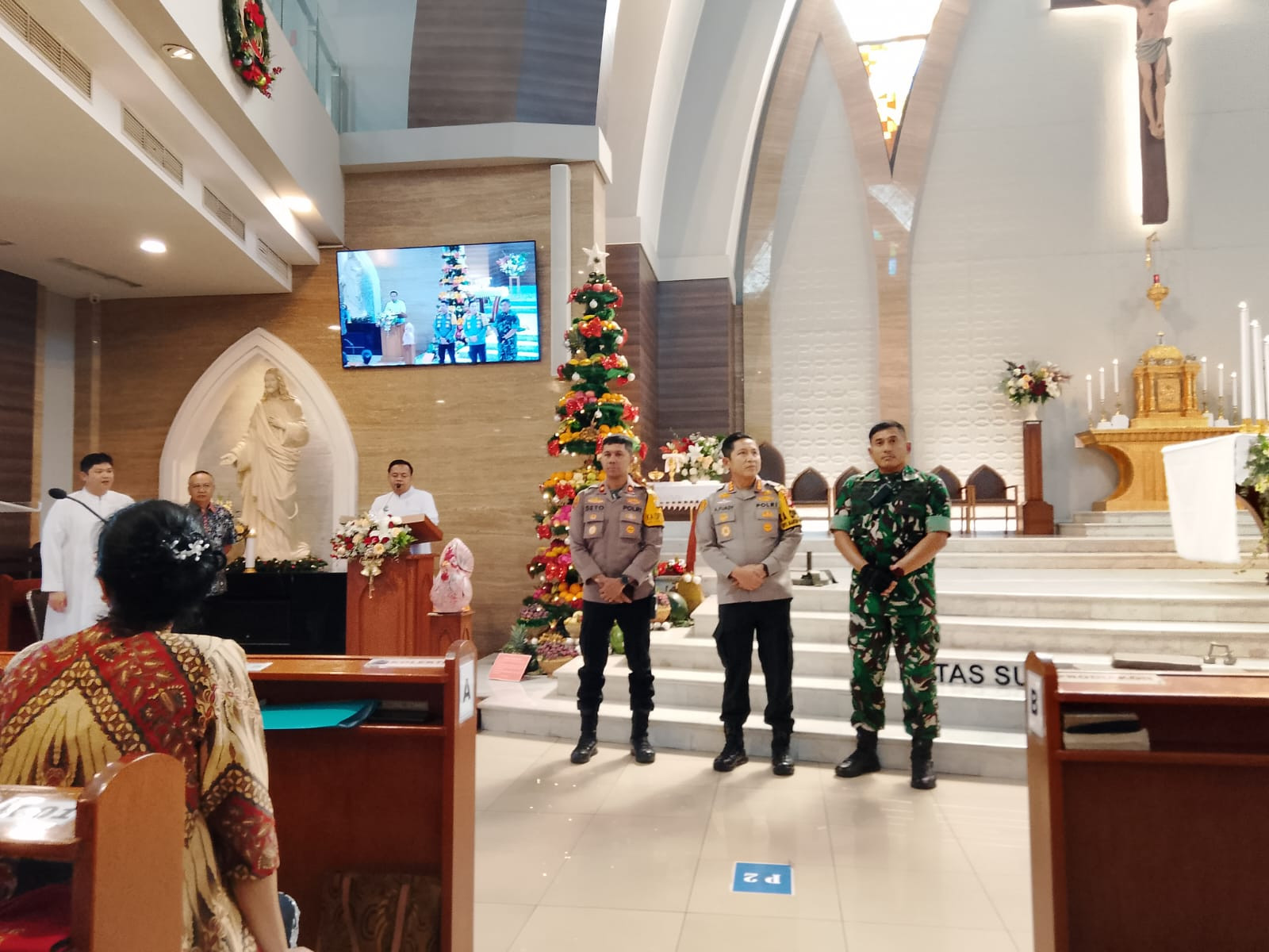 Kapolres Metro Jakarta Utara Tinjau Pengamanan Natal di Gereja ST.Andreas Kim Tae Gon