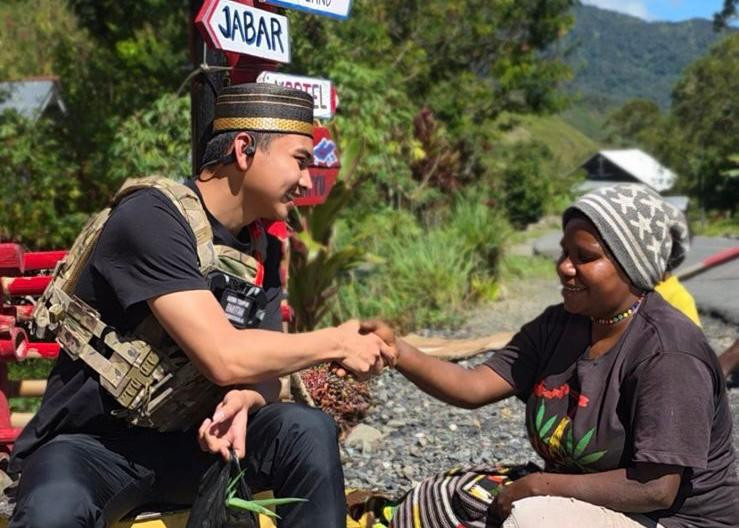 Satgas Operasi Damai Cartenz Sambangi Mama-mama di Distrik Kulirik, Puncak Jaya