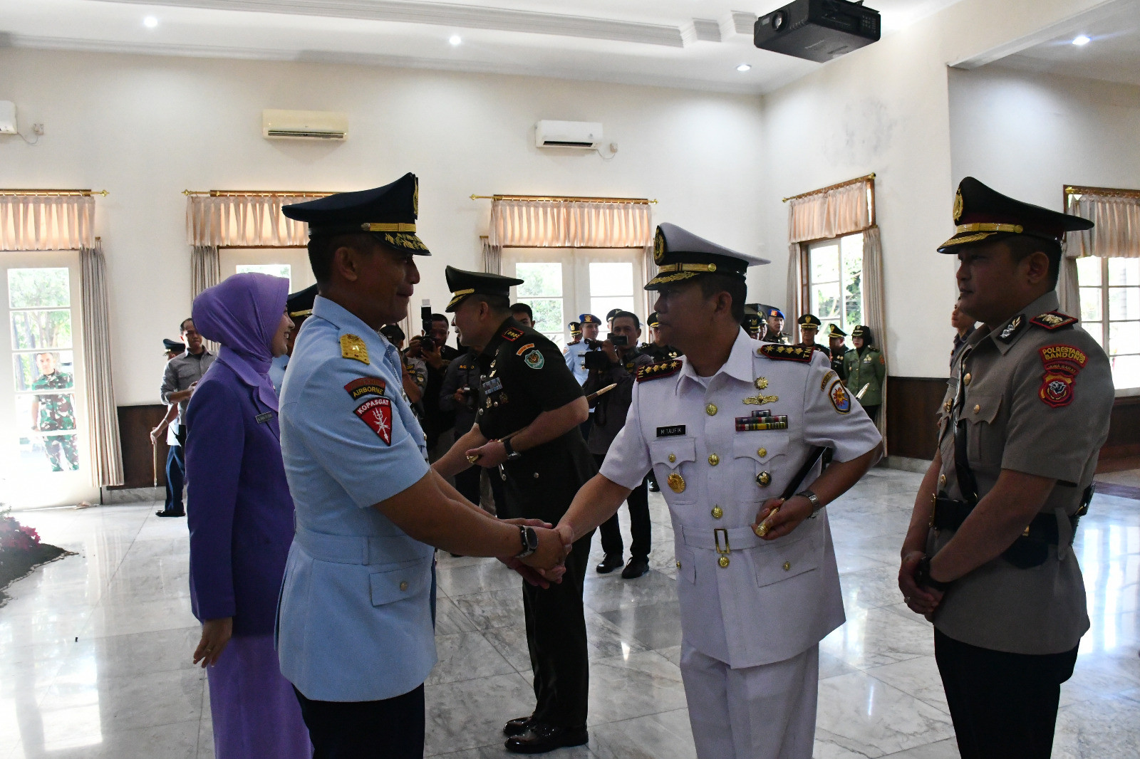 Komandan Lanal Bandung Hadiri Upacara Serah Terima Jabatan Kepala Staf Kogartap II/Bandung