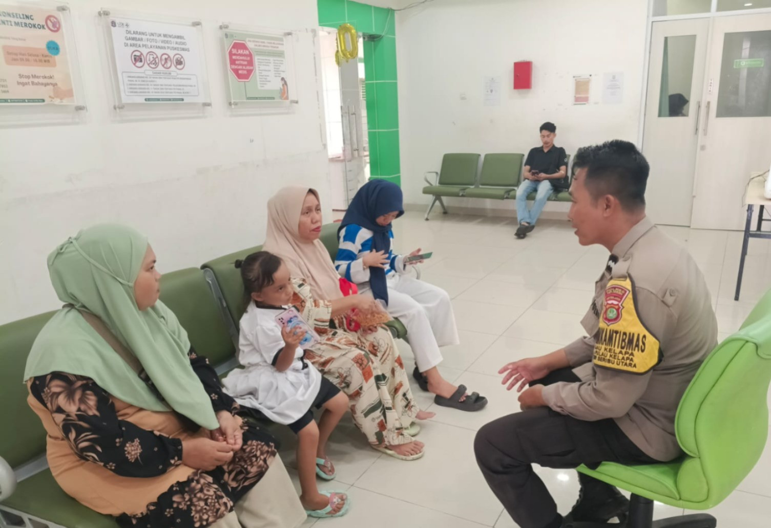 Bhabinkamtibmas Pulau Kelapa Sosialisasi Cegah Stunting dan Ajak Warga Laporkan Kekerasan