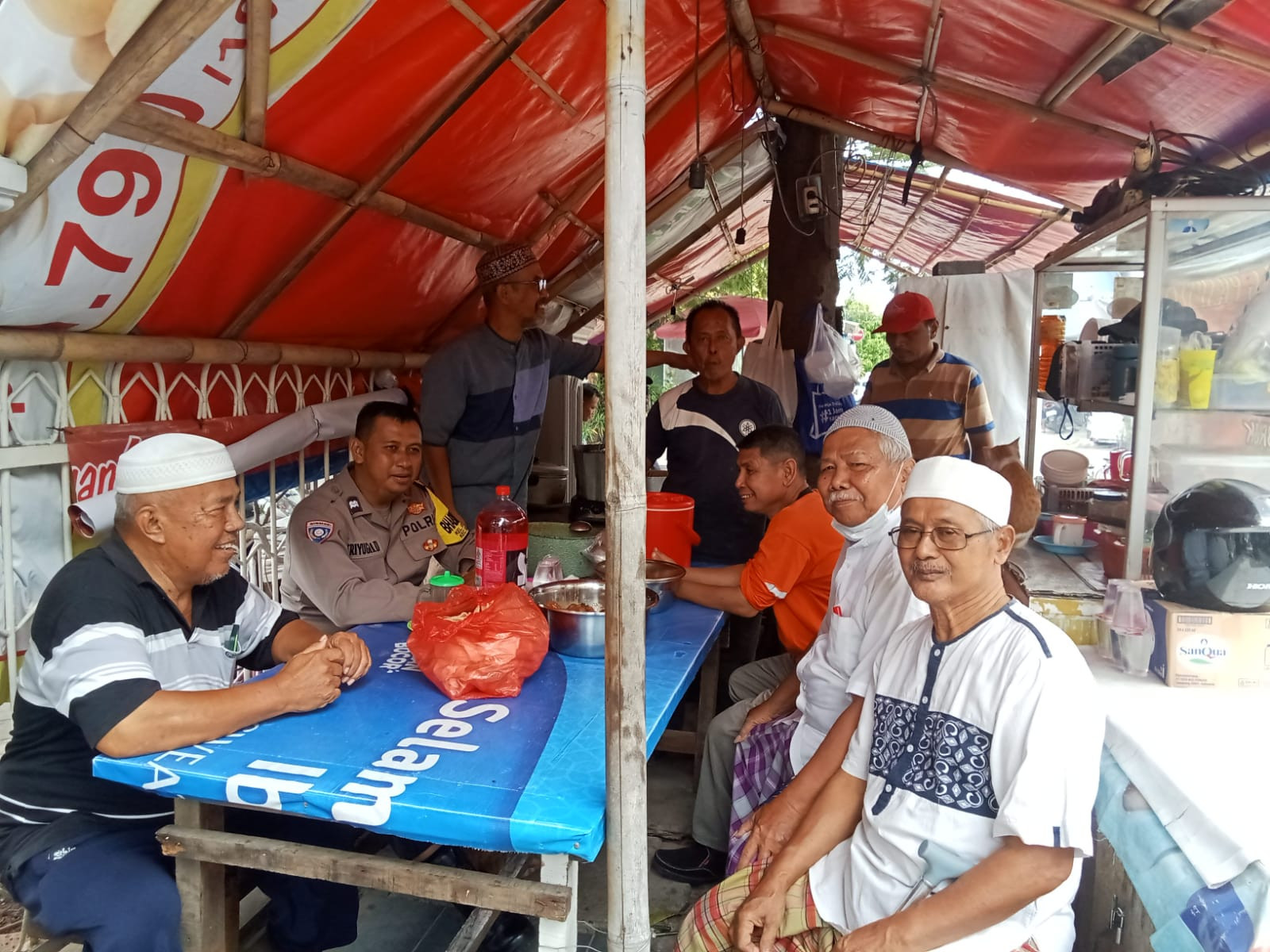 Kehadiran Bhabinkamtibmas Dorong Kesadaran Warga untuk Menjaga Keamanan LingkunganKehadiran Bhabinkamtibmas Dorong Kesadaran Warga untuk Menjaga Keamanan Lingkungan