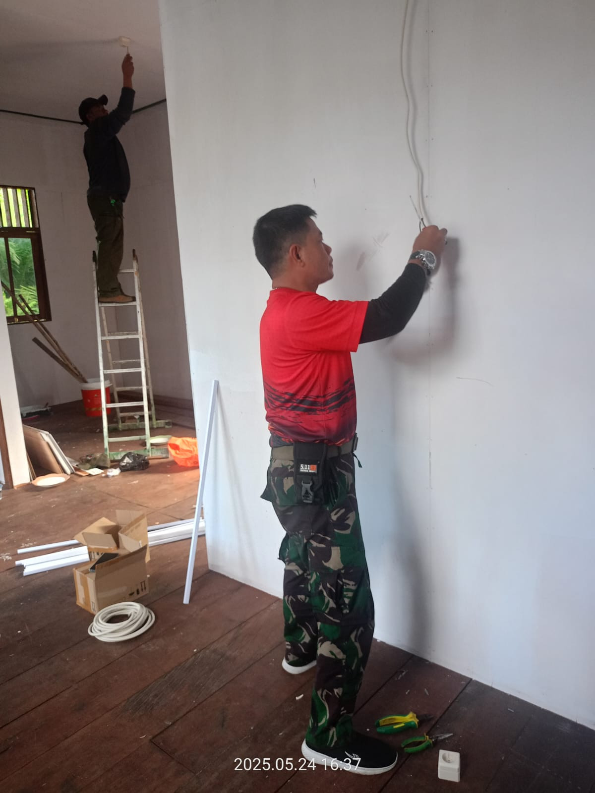 Hari Ini, Sasaran 5 Pembangunan Rumah Tipe 36 TMMD 124 Kodim 1710/Mimika Sudah Tahap Pemasangan Instalasi Listrik