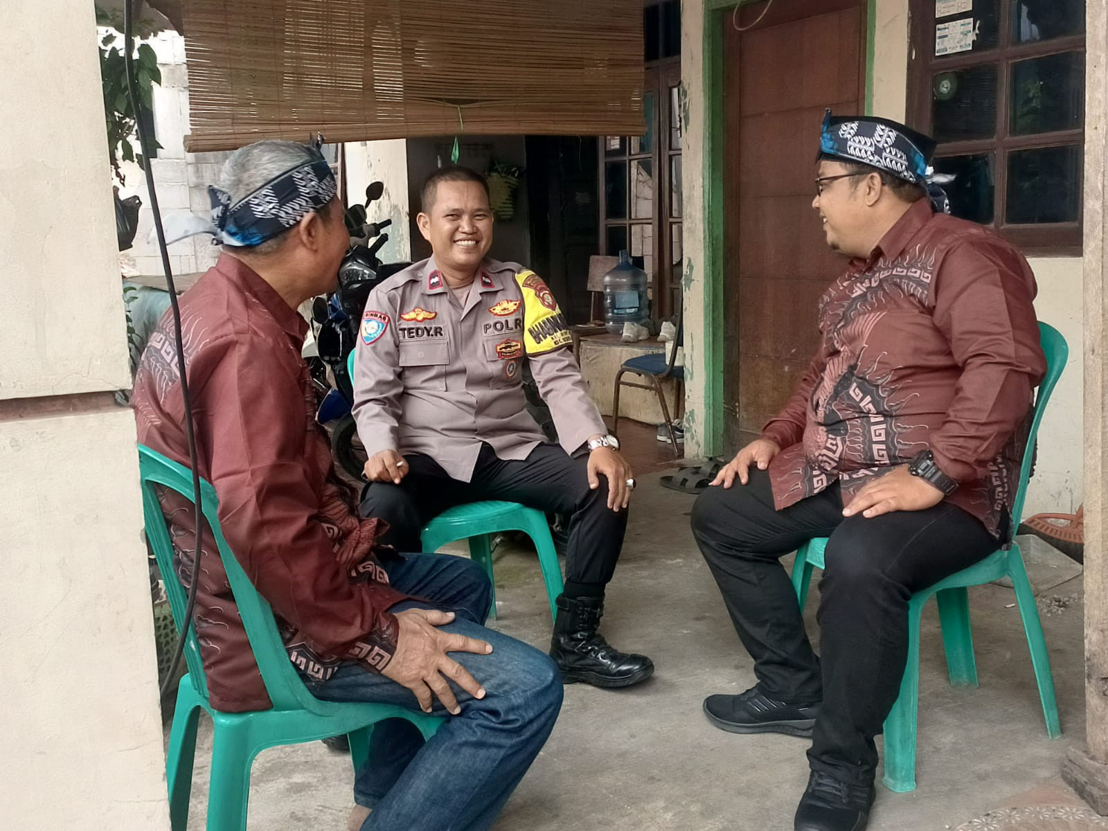 Jaga Jakarta On The Spot Bhabinkamtibmas Bintara Polsek Bekasi Barat  Ajak Warga Aktifkan Siskamling untuk Cegah Tawuran