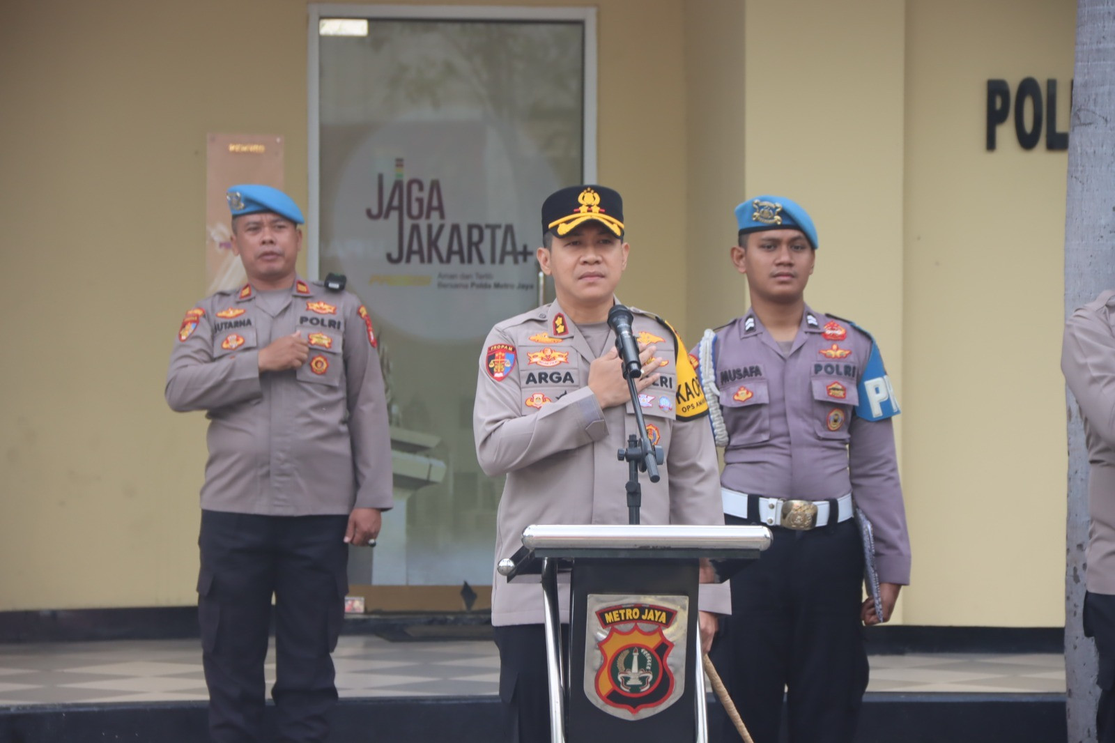 Kapolres Kepulauan Seribu Tekankan Makna “Jaga Jakarta” Saat Pimpin Apel Pagi