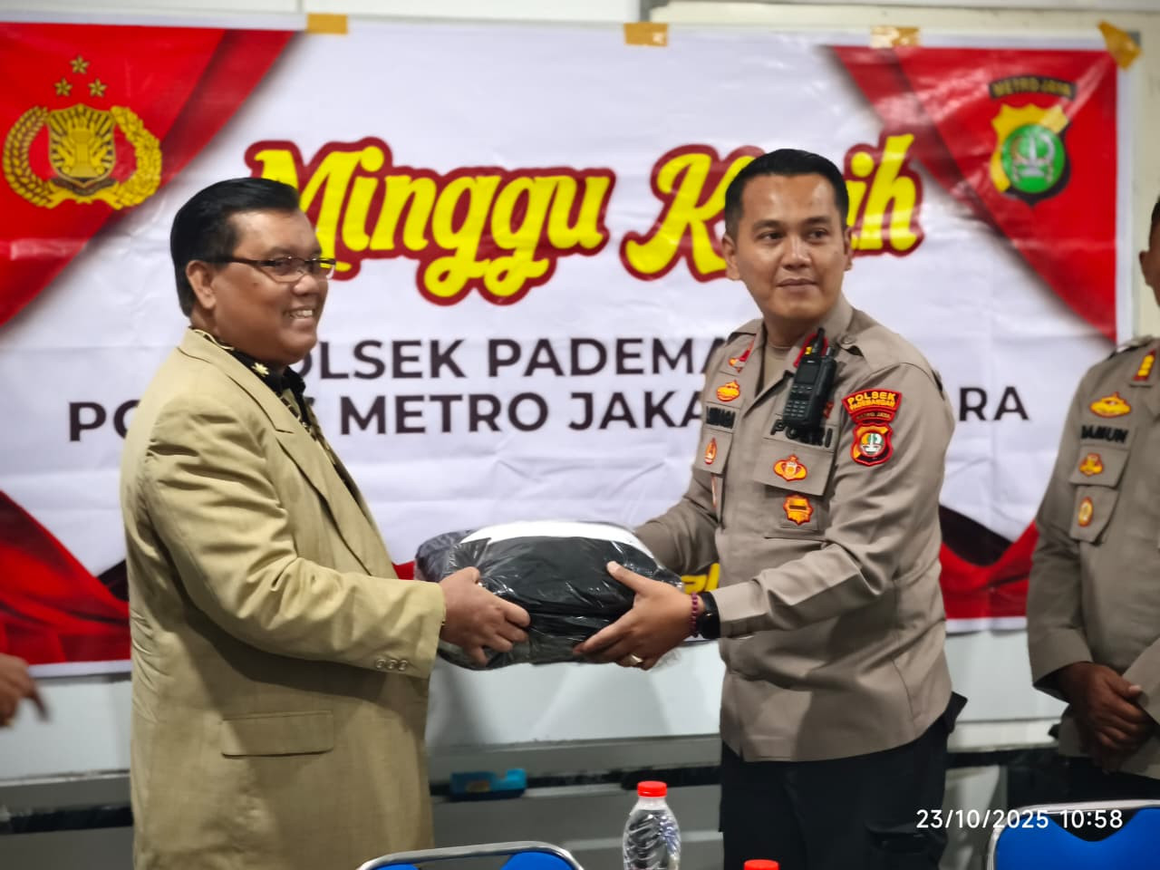 Polsek Pademangan Gelar "Minggu Kasih" di Gereja HKBP Rajawali, Pererat Sinergitas Polri dan Tokoh Agama