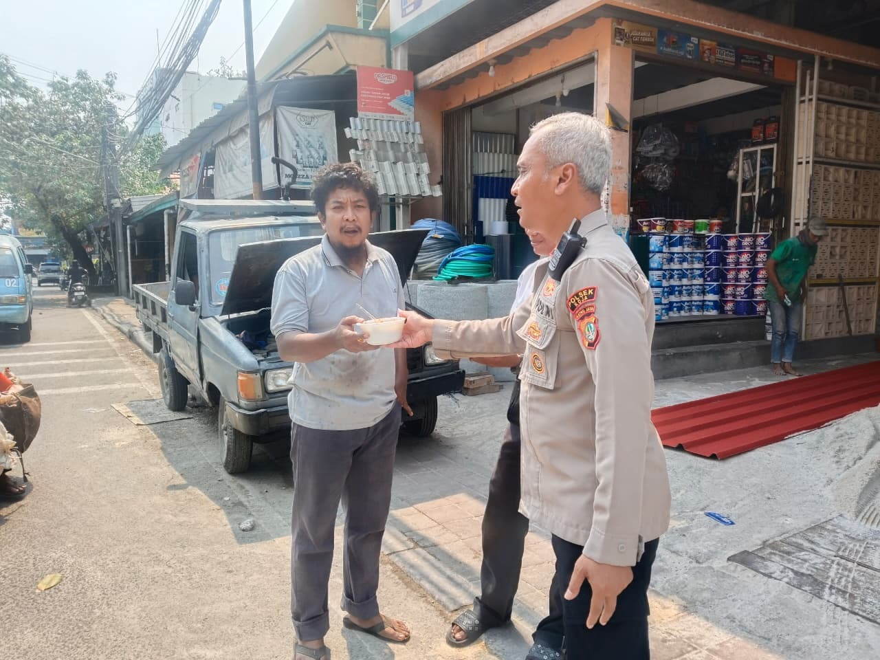 Jumat Peduli Polsek Koja, Polisi Salurkan Bansos dan Ajak Warga Jaga Jakarta