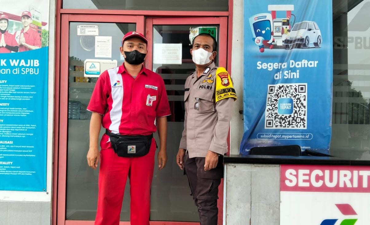 Dekat dengan Warga, Polisi Sambangi SPBU di Jatiwarna untuk Pastikan Pelayanan Aman dan Nyaman