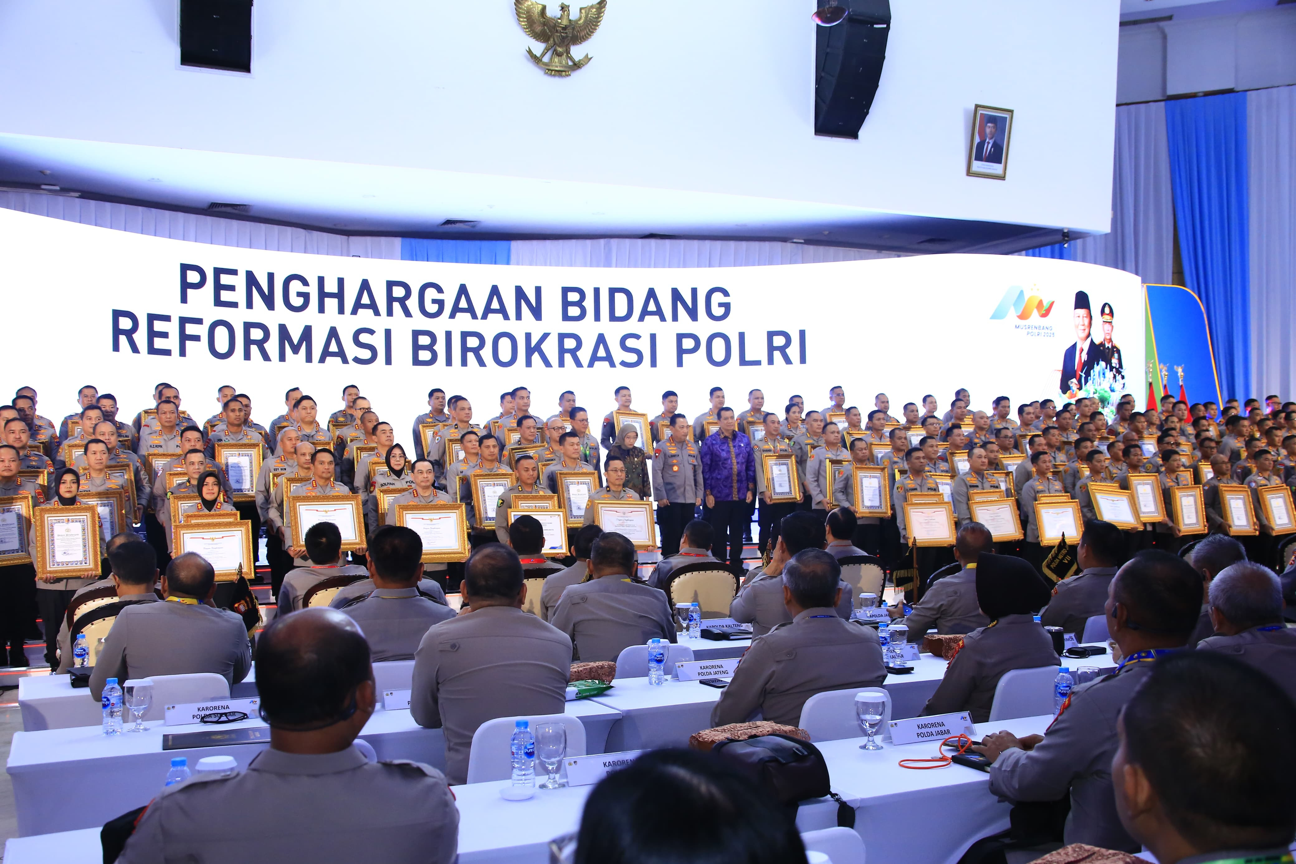 Menteri Rini Sampaikan Apresiasi Divisi Humas Polri Atas Penghargaan Zona Integritas